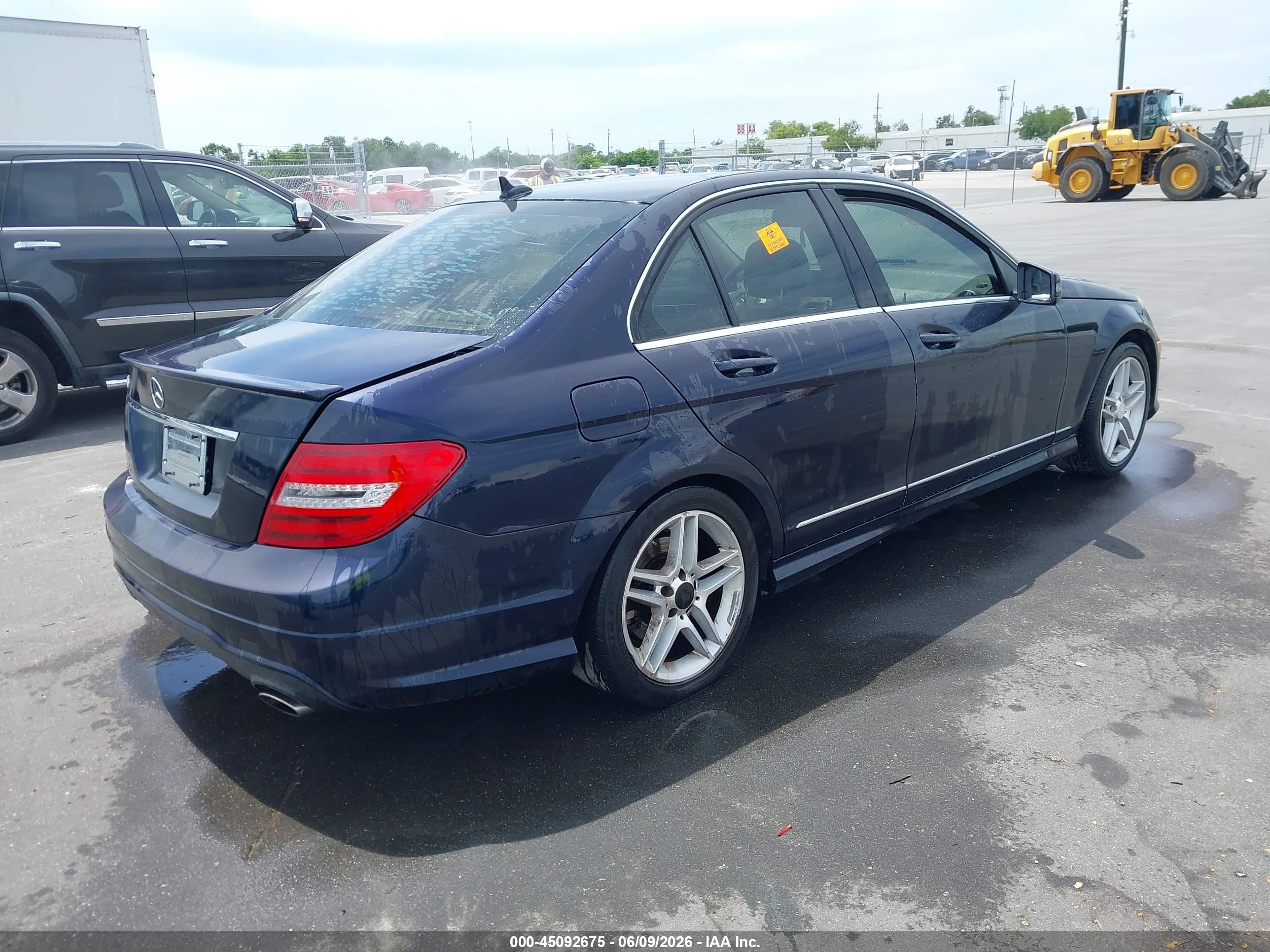 2013 Mercedes-benz C 350 Sport Синий vin: WDDGF5HB8DA817352
