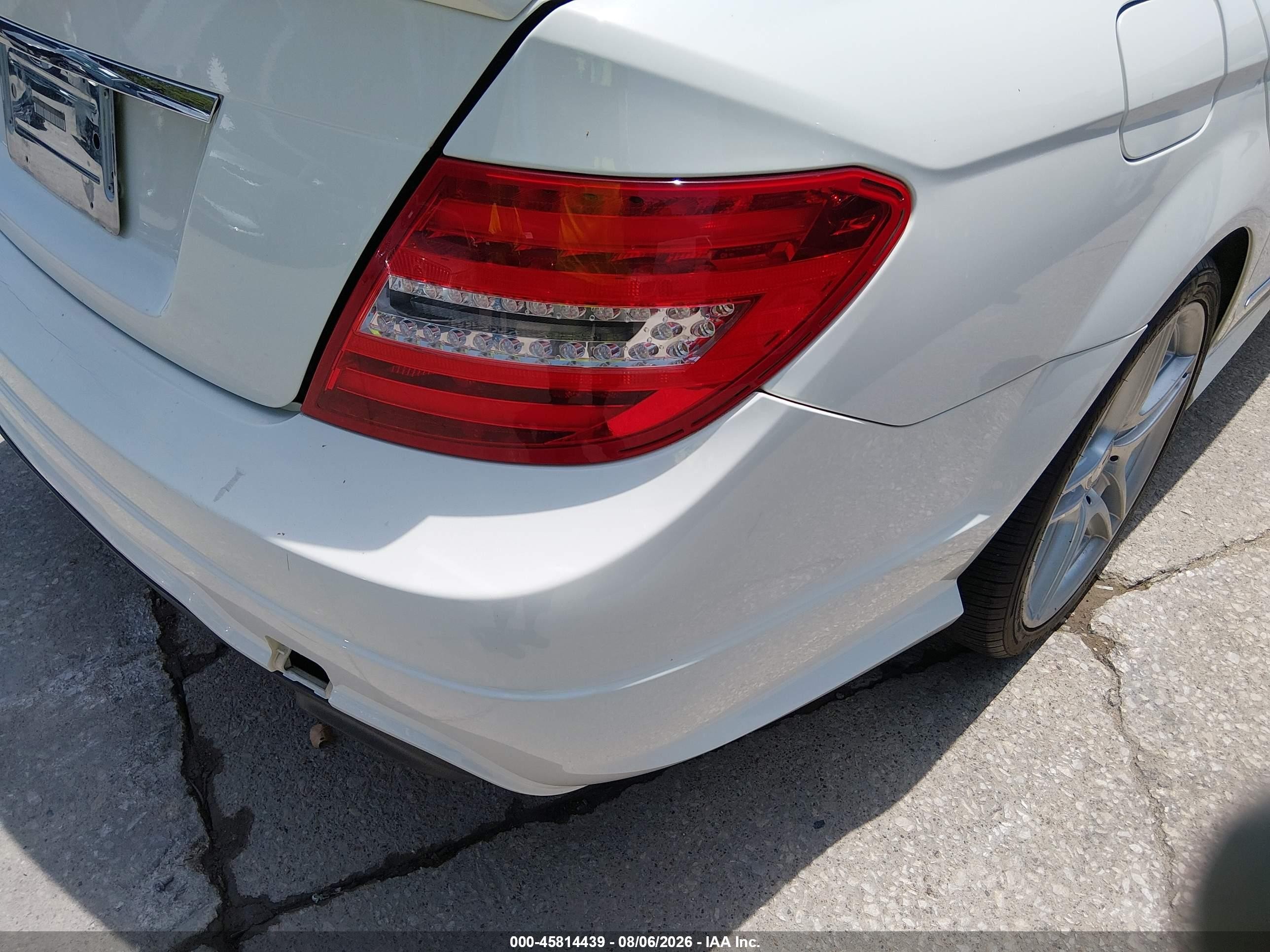 2012 Mercedes-benz C 350 Sport White vin: WDDGF5HBXCR239111