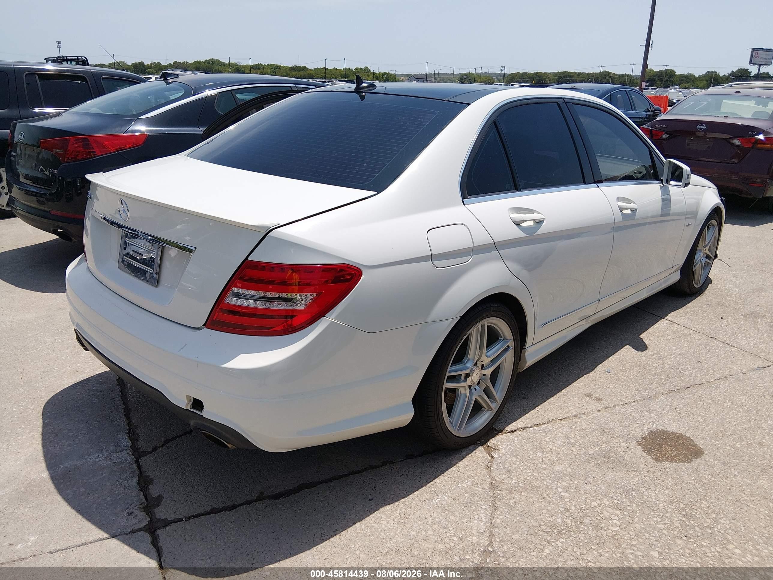 2012 Mercedes-benz C 350 Sport White vin: WDDGF5HBXCR239111