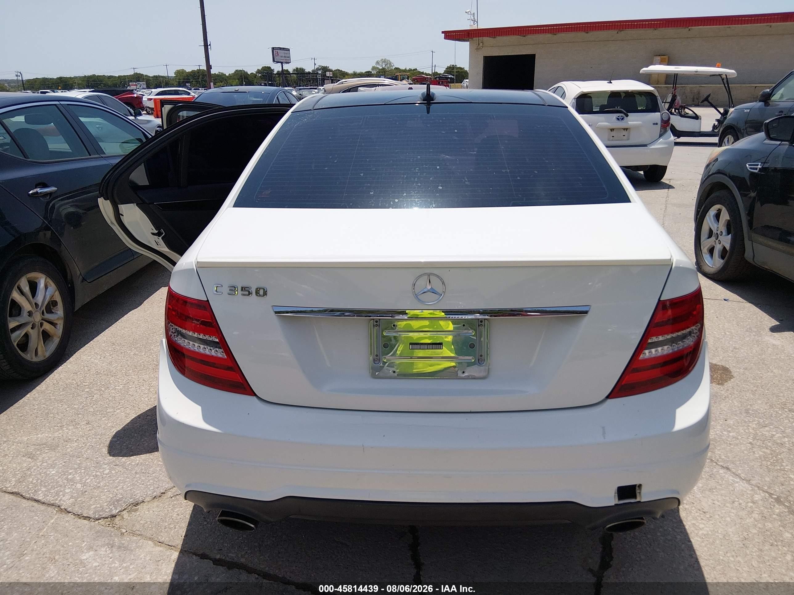 2012 Mercedes-benz C 350 Sport White vin: WDDGF5HBXCR239111