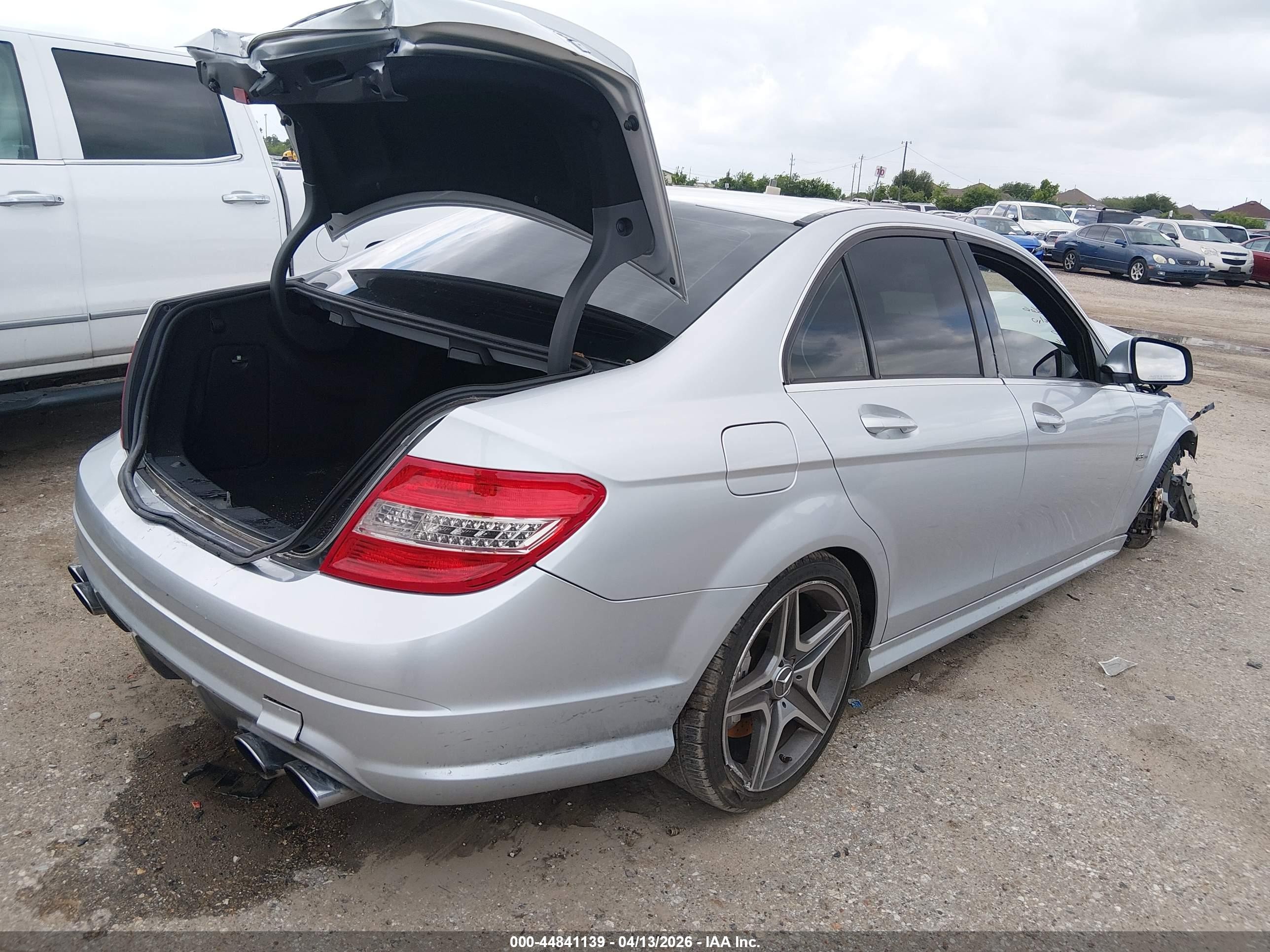 2009 Mercedes-benz C 63 Amg   Silver vin: WDDGF77X99F220438