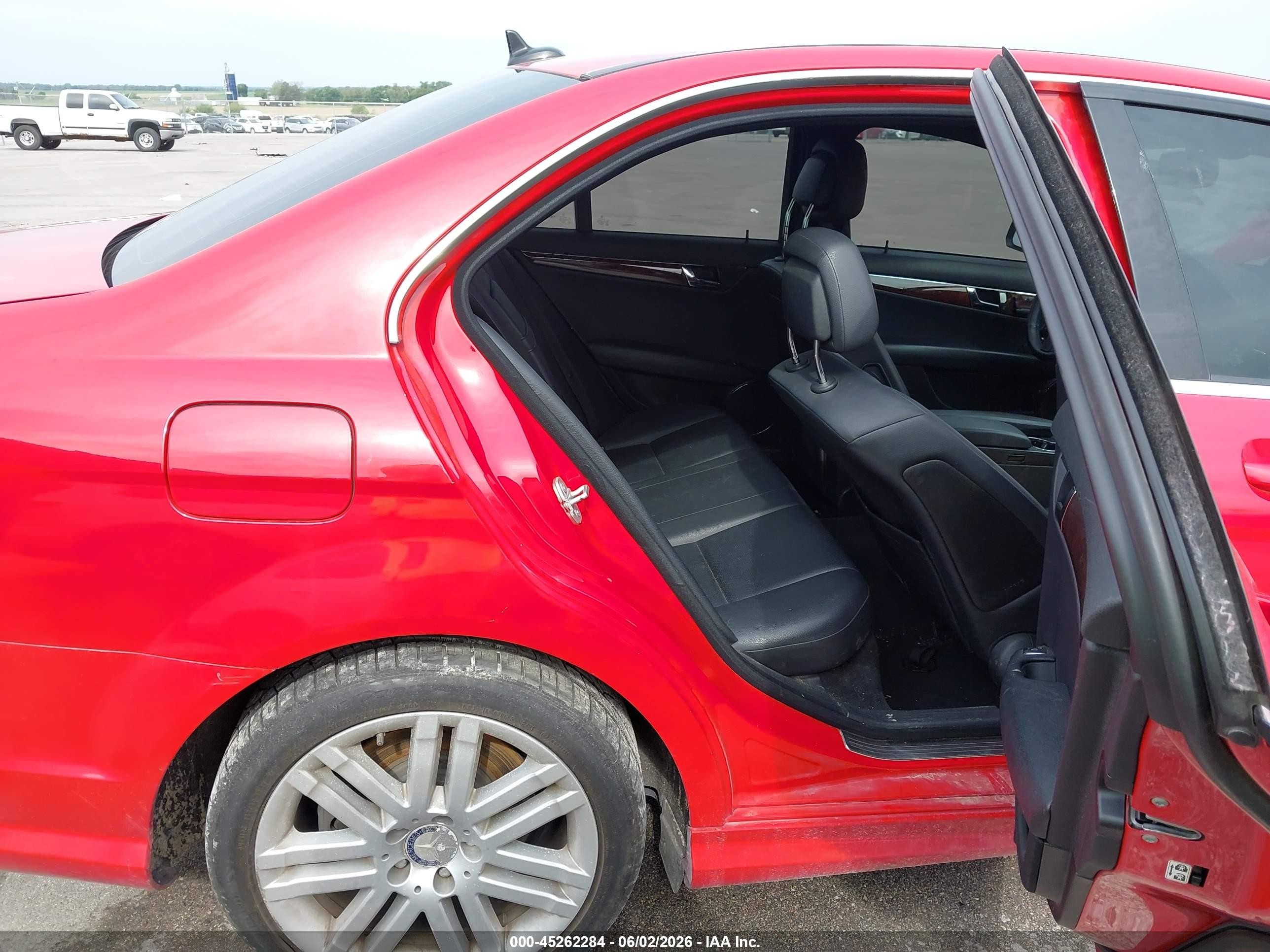 2009 Mercedes-benz C 300 Sport 4matic Red vin: WDDGF81X09R063802
