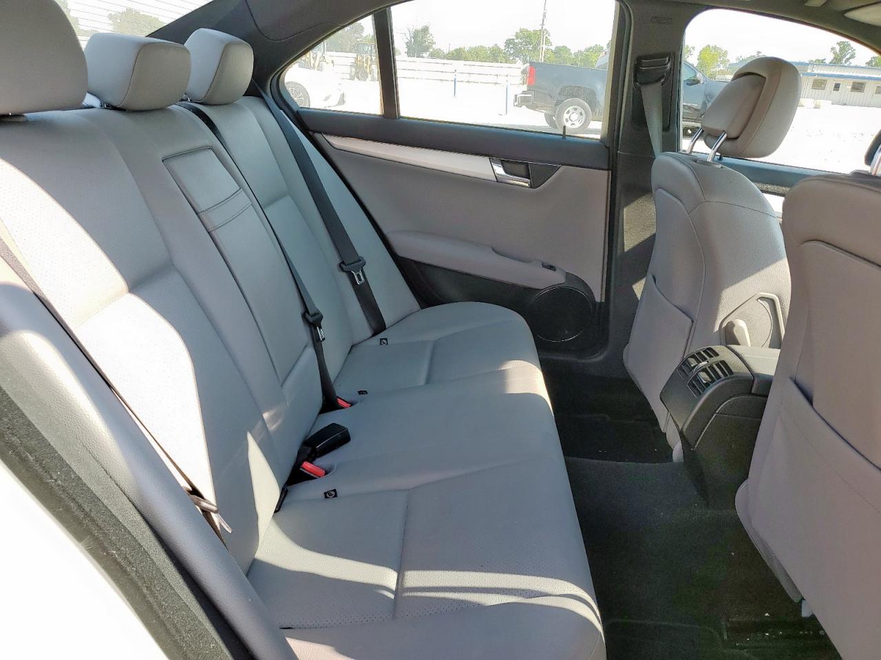 2008 Mercedes-benz C 300 4matic White vin: WDDGF81X18F090264