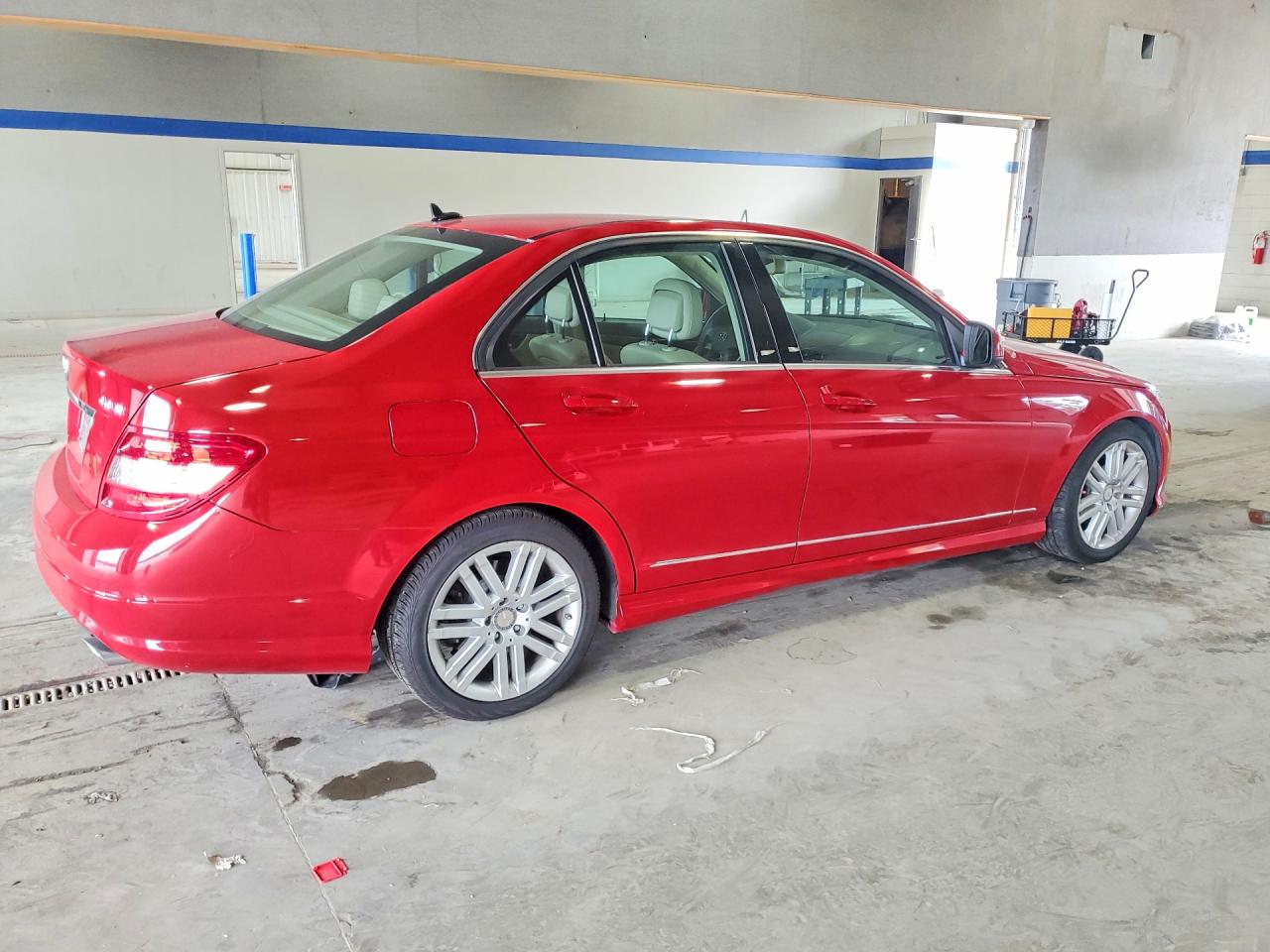 2009 Mercedes-benz 300-class Red vin: WDDGF81X19R083525