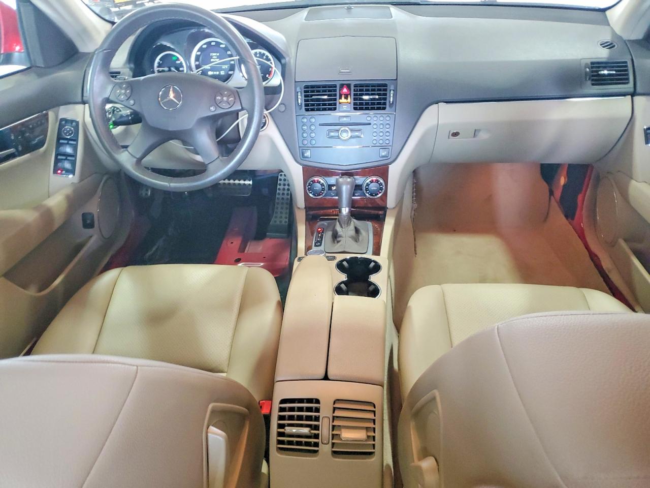 2009 Mercedes-benz 300-class Red vin: WDDGF81X19R083525