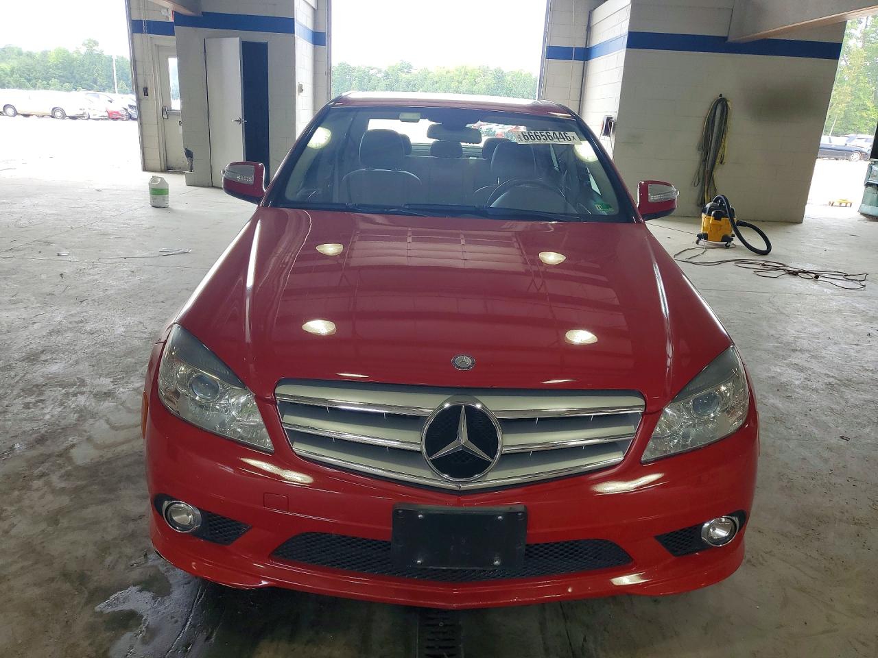 2009 Mercedes-benz 300-class Red vin: WDDGF81X19R083525