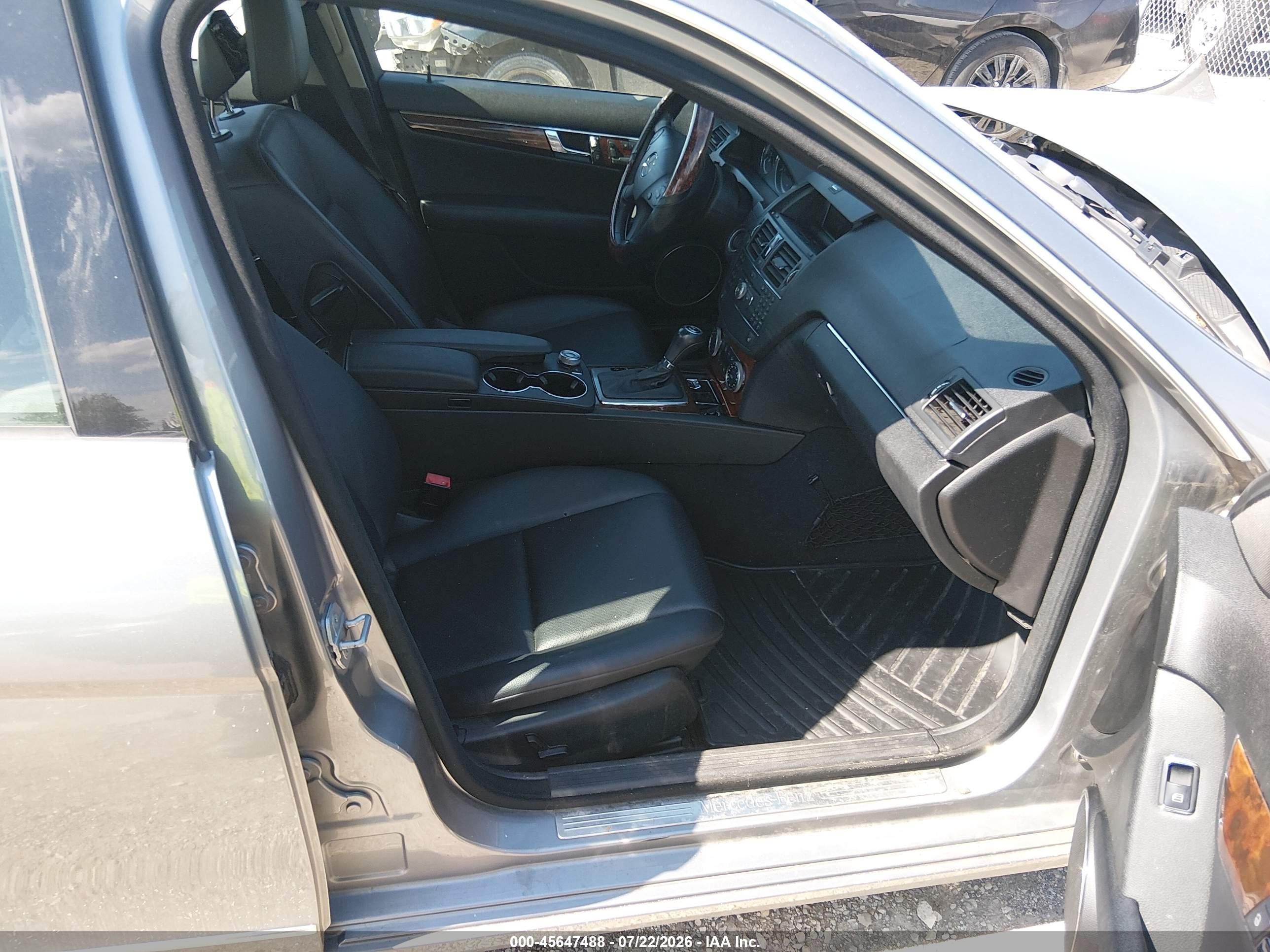 2009 Mercedes-benz C 300   Gray vin: WDDGF81X29R042692