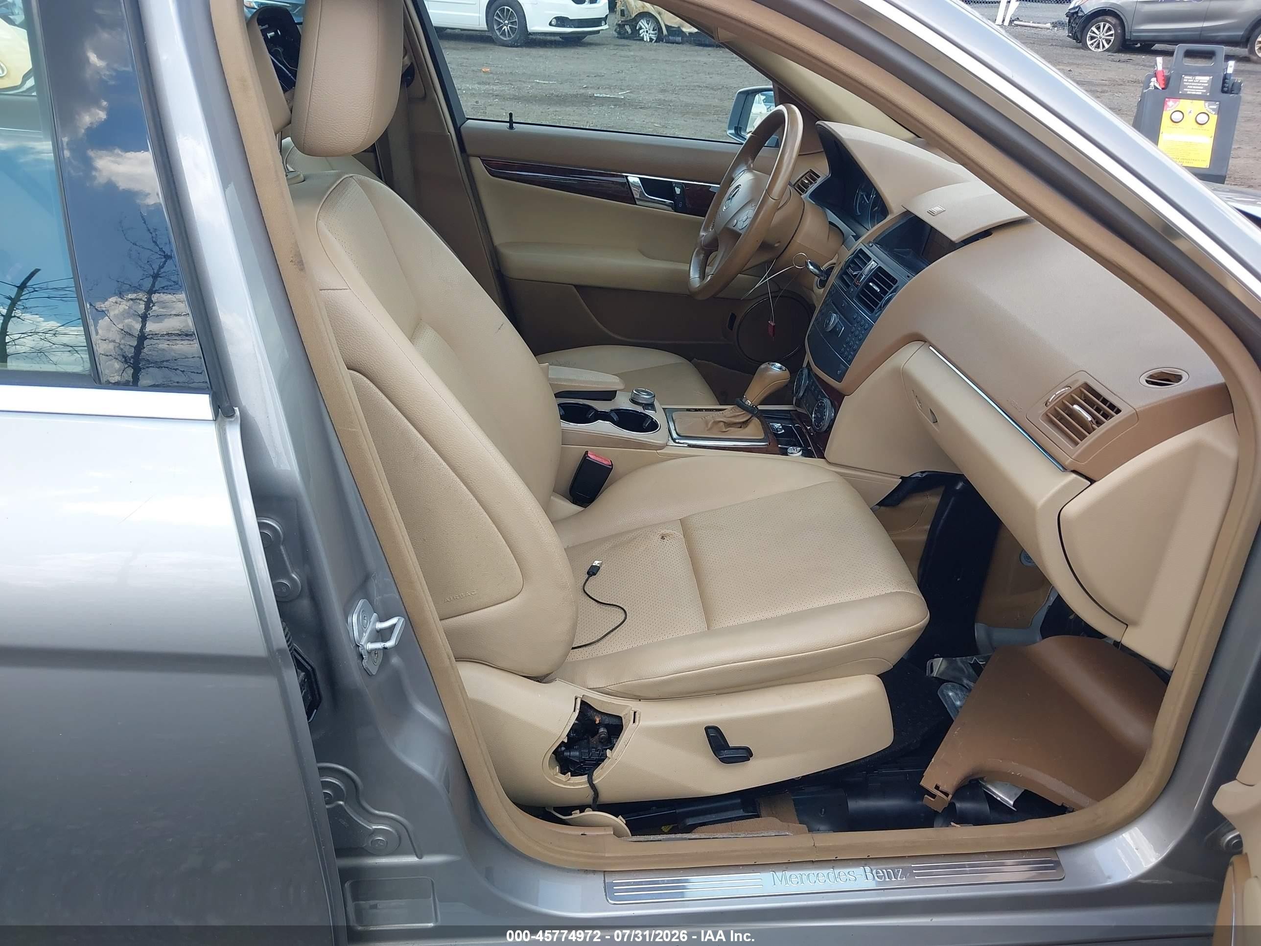 2008 Mercedes-benz C 300 Tan vin: WDDGF81X38F056102