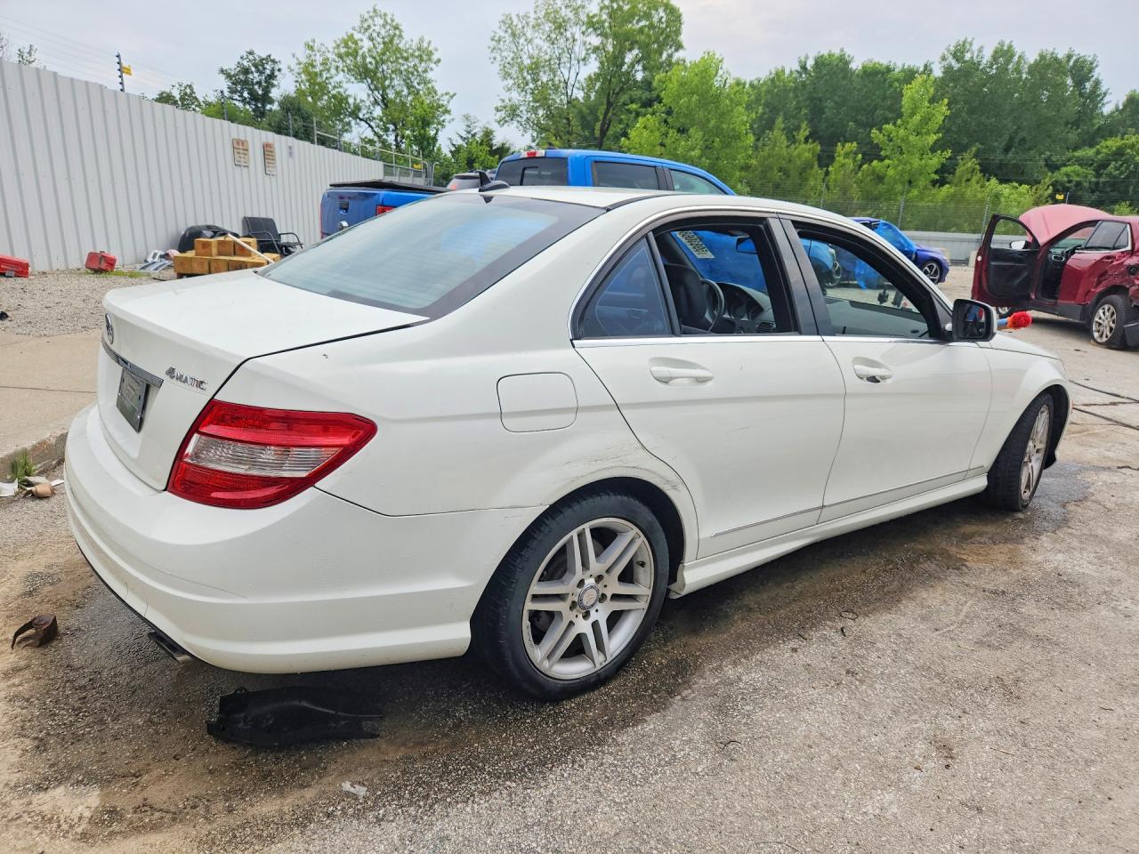 2009 Mercedes-benz C 300 4matic White vin: WDDGF81X39F213869
