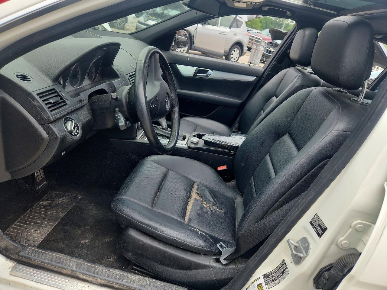 2009 Mercedes-benz C 300 4matic White vin: WDDGF81X39F213869