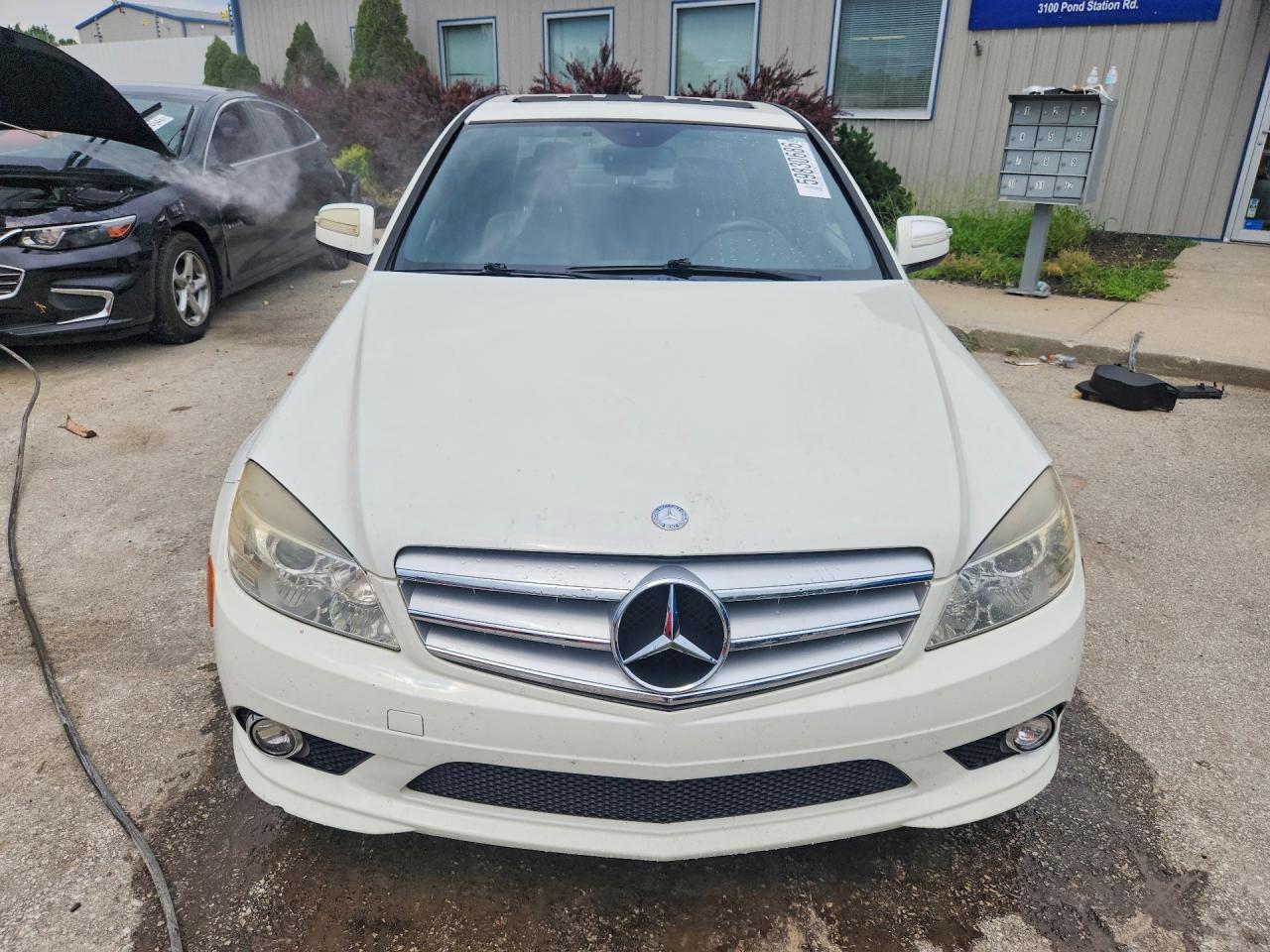 2009 Mercedes-benz C 300 4matic White vin: WDDGF81X39F213869