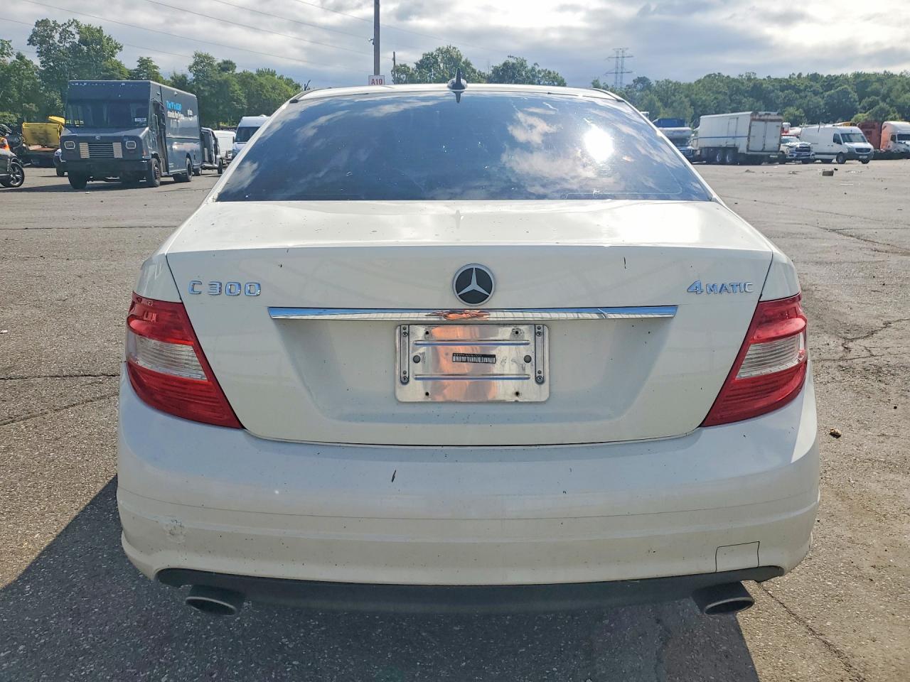 2009 Mercedes-benz C 300 4matic White vin: WDDGF81X49R079209