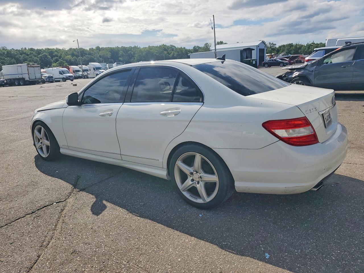 2009 Mercedes-benz C 300 4matic White vin: WDDGF81X49R079209