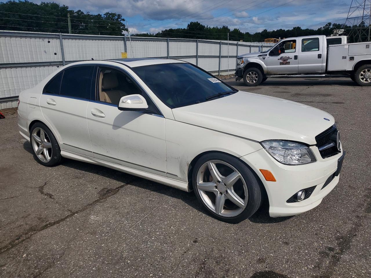 2009 Mercedes-benz C 300 4matic White vin: WDDGF81X49R079209