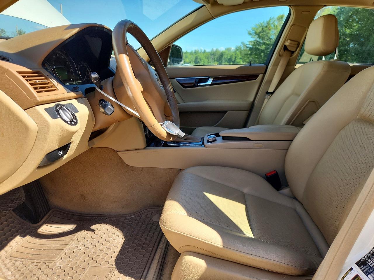 2008 Mercedes-benz C 300 4matic White vin: WDDGF81X58F126294