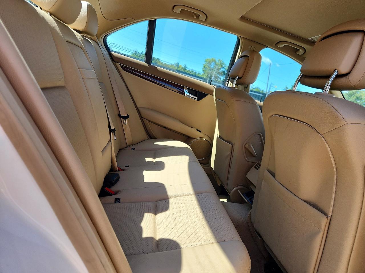 2008 Mercedes-benz C 300 4matic White vin: WDDGF81X58F126294