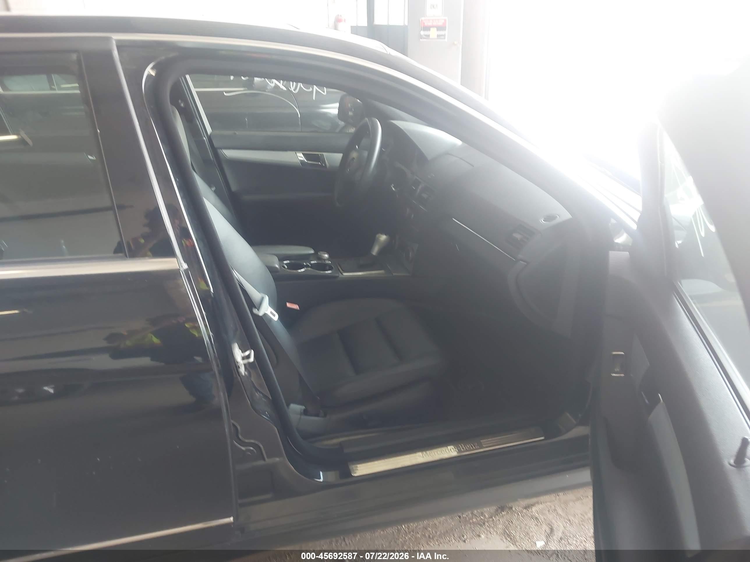 2008 Mercedes-benz C 300 Luxury 4matic/sport 4matic Black vin: WDDGF81X58F149364