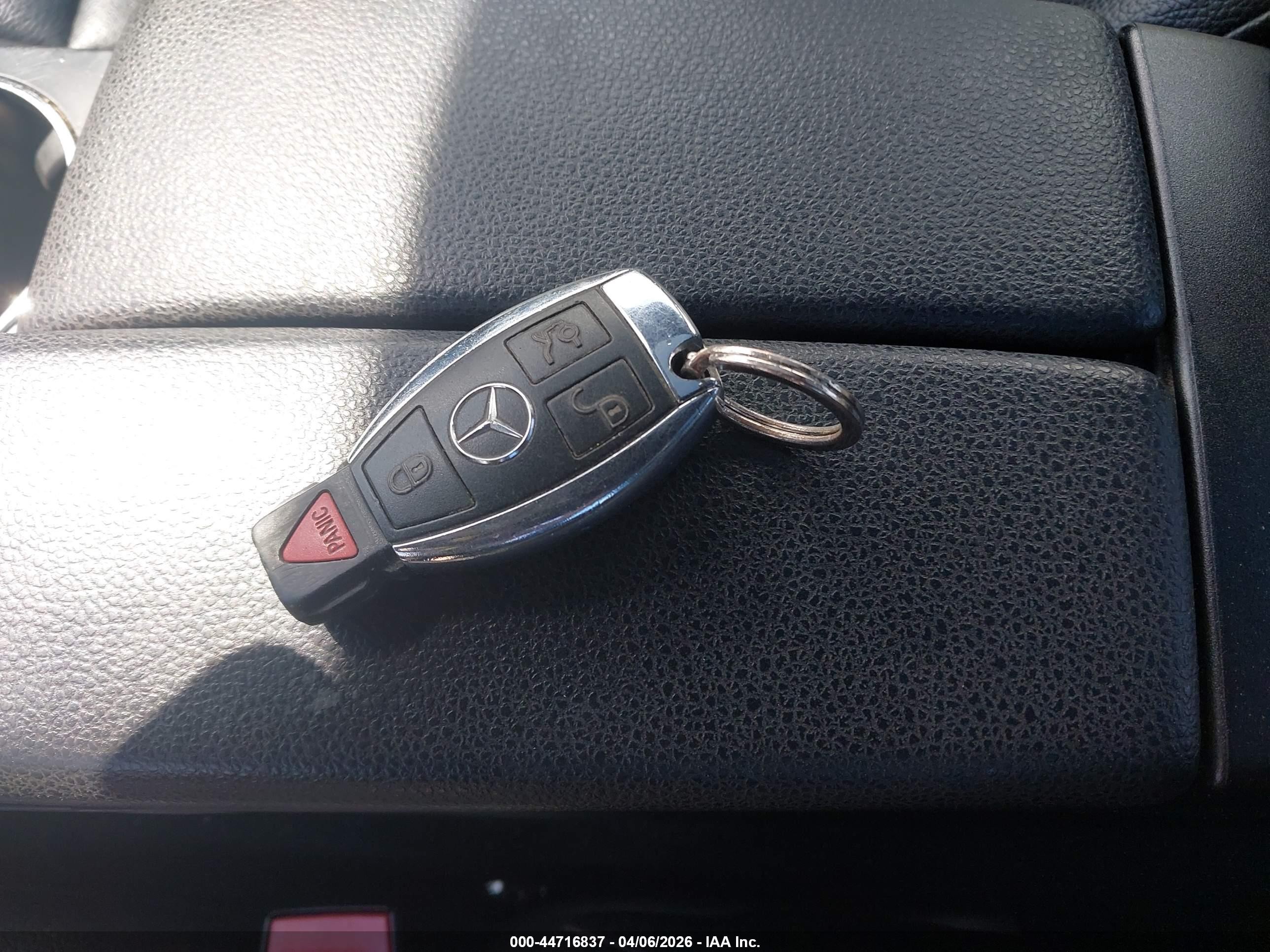 2008 Mercedes-benz C 300   Серебряный vin: WDDGF81X58F171994