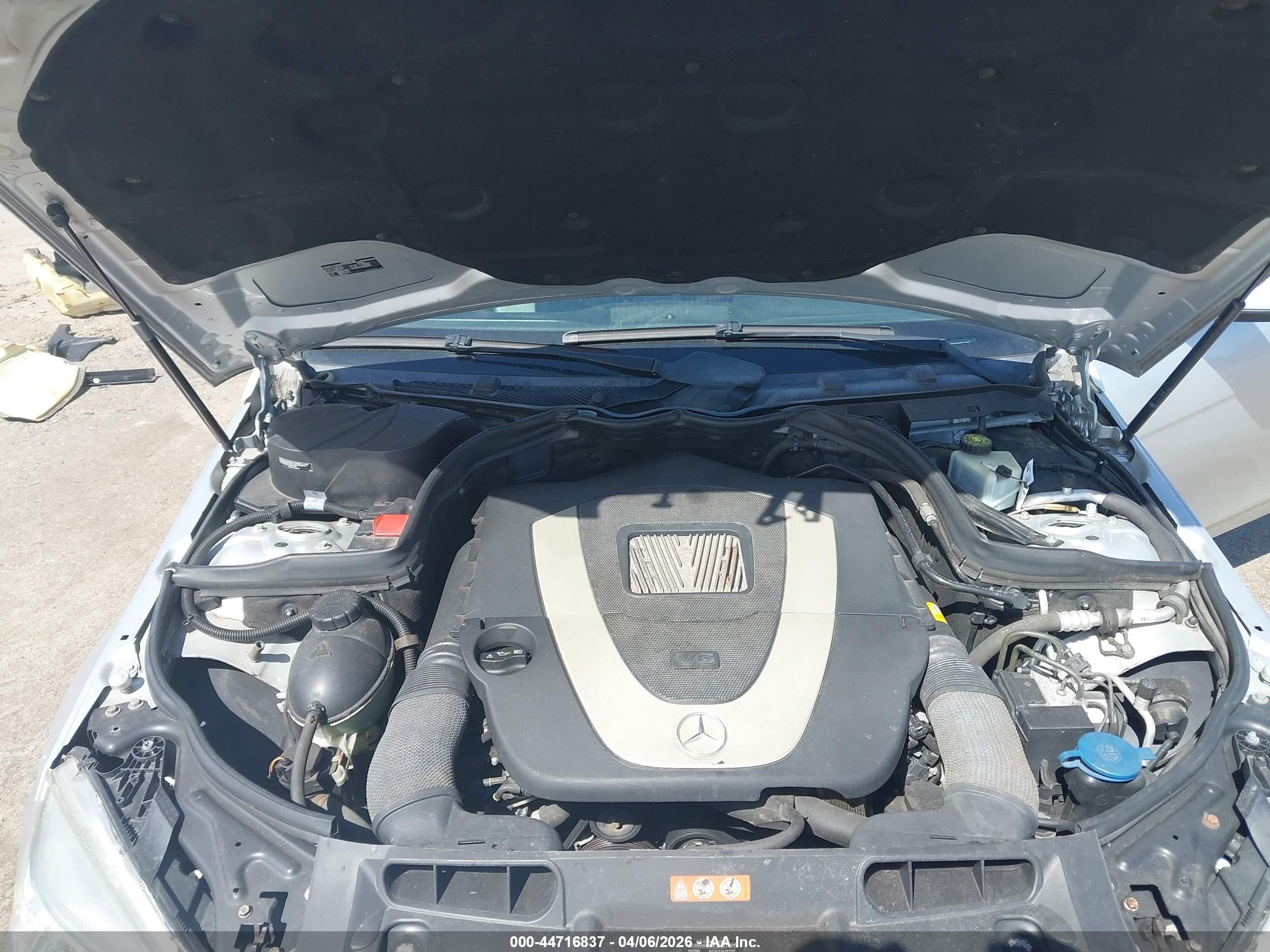 2008 Mercedes-benz C 300   Серебряный vin: WDDGF81X58F171994