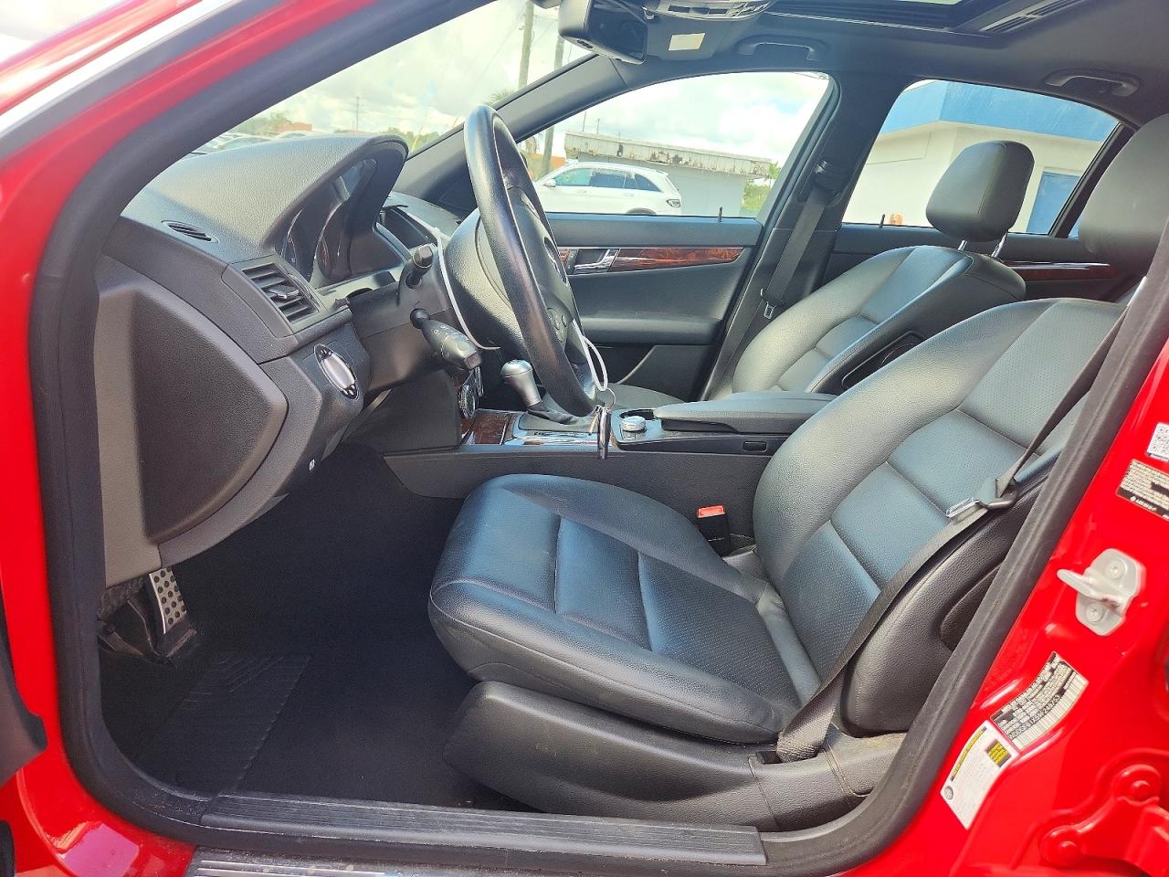 2009 Mercedes-benz C 300 4matic Красный vin: WDDGF81X59F248753