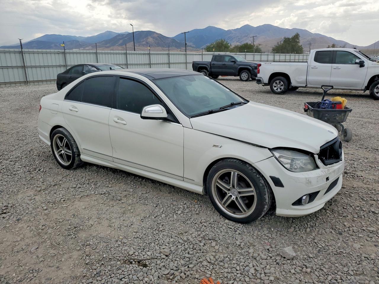 2009 Mercedes-benz C 300 4matic White vin: WDDGF81X69F243562