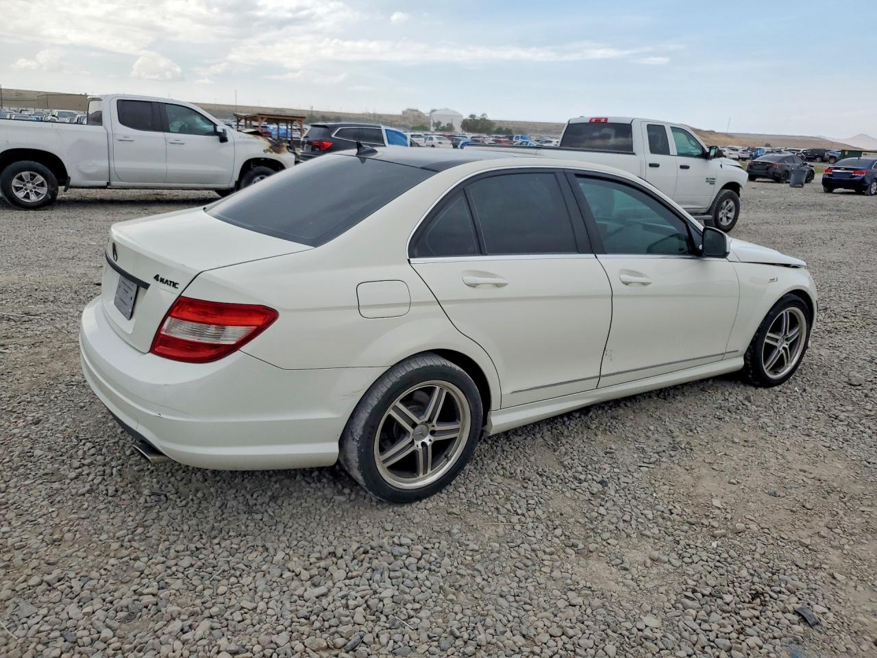 2009 Mercedes-benz C 300 4matic White vin: WDDGF81X69F243562