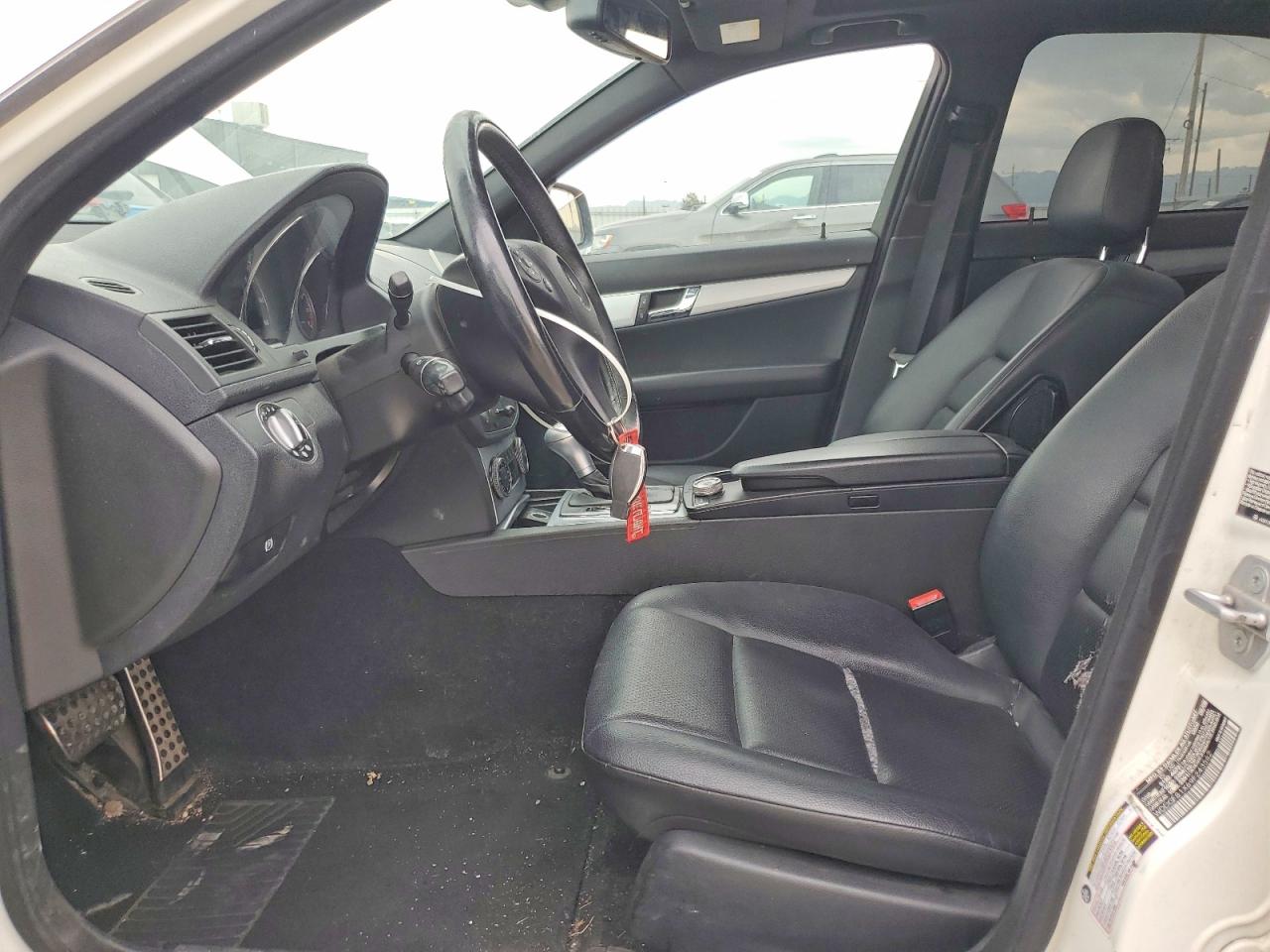 2009 Mercedes-benz C 300 4matic White vin: WDDGF81X69F243562