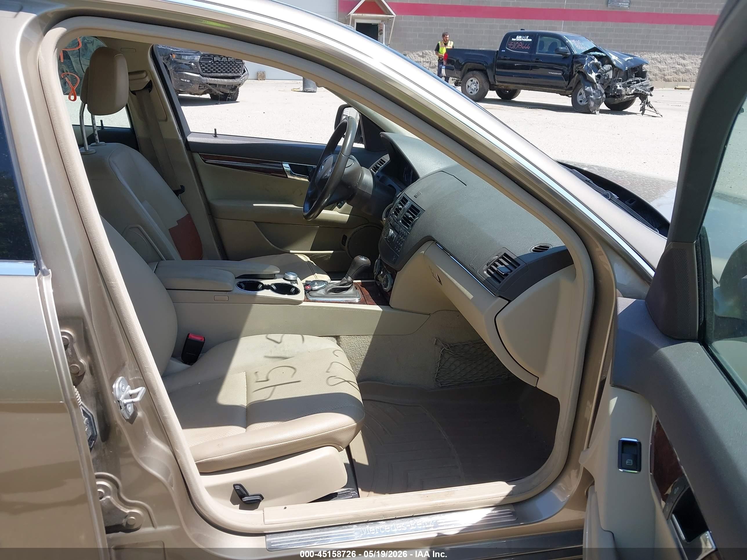 2009 Mercedes-benz C 300 Luxury 4matic/sport 4matic Желто-коричневый vin: WDDGF81X69F266940