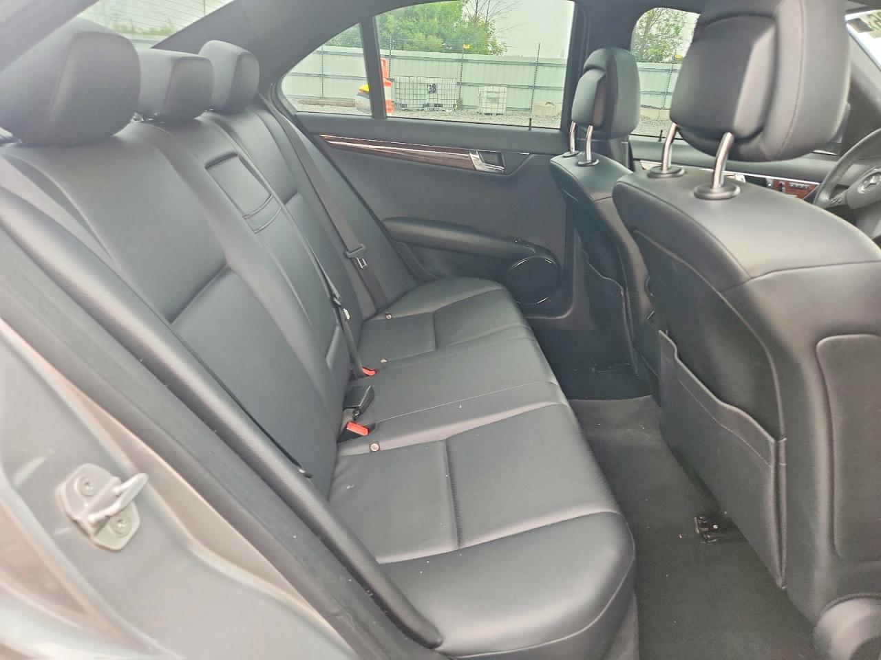 2009 Mercedes-benz C 300 4matic Silver vin: WDDGF81X69R083259