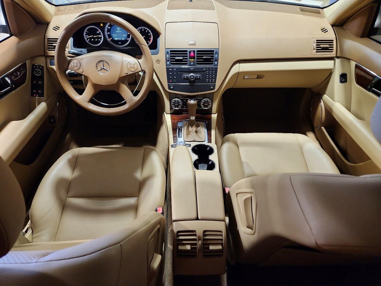 2008 Mercedes-benz C 300 4matic White vin: WDDGF81X78F066163