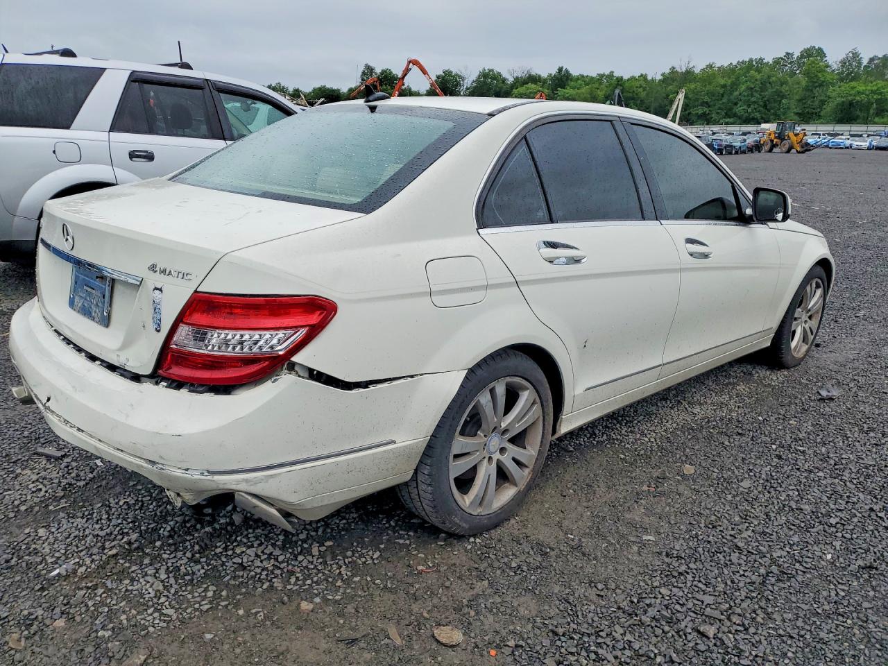 2009 Mercedes-benz C 300 4matic White vin: WDDGF81X79F233137