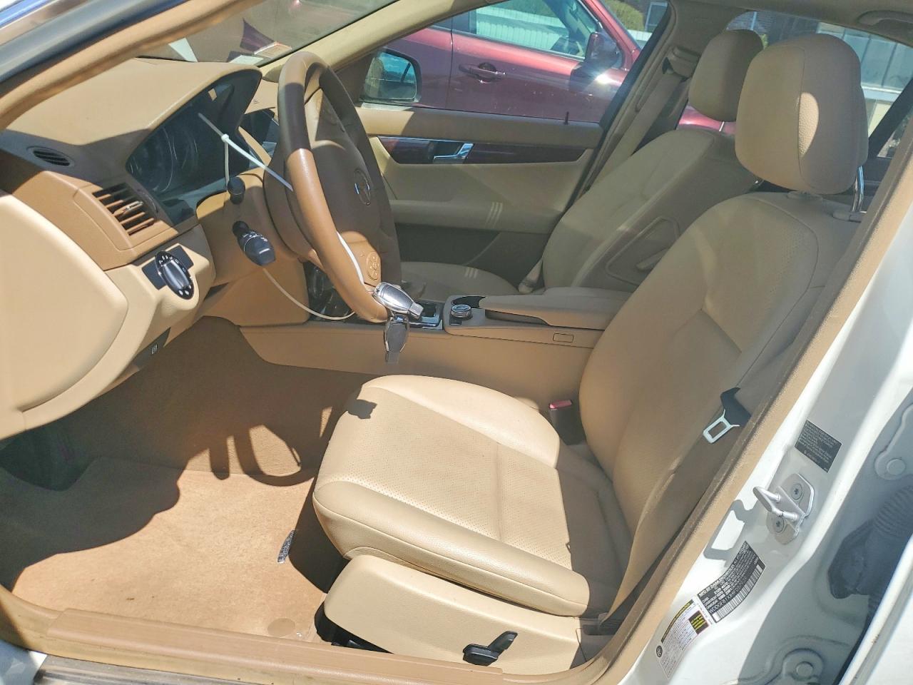 2008 Mercedes-benz C 300 4matic White vin: WDDGF81X88F057939