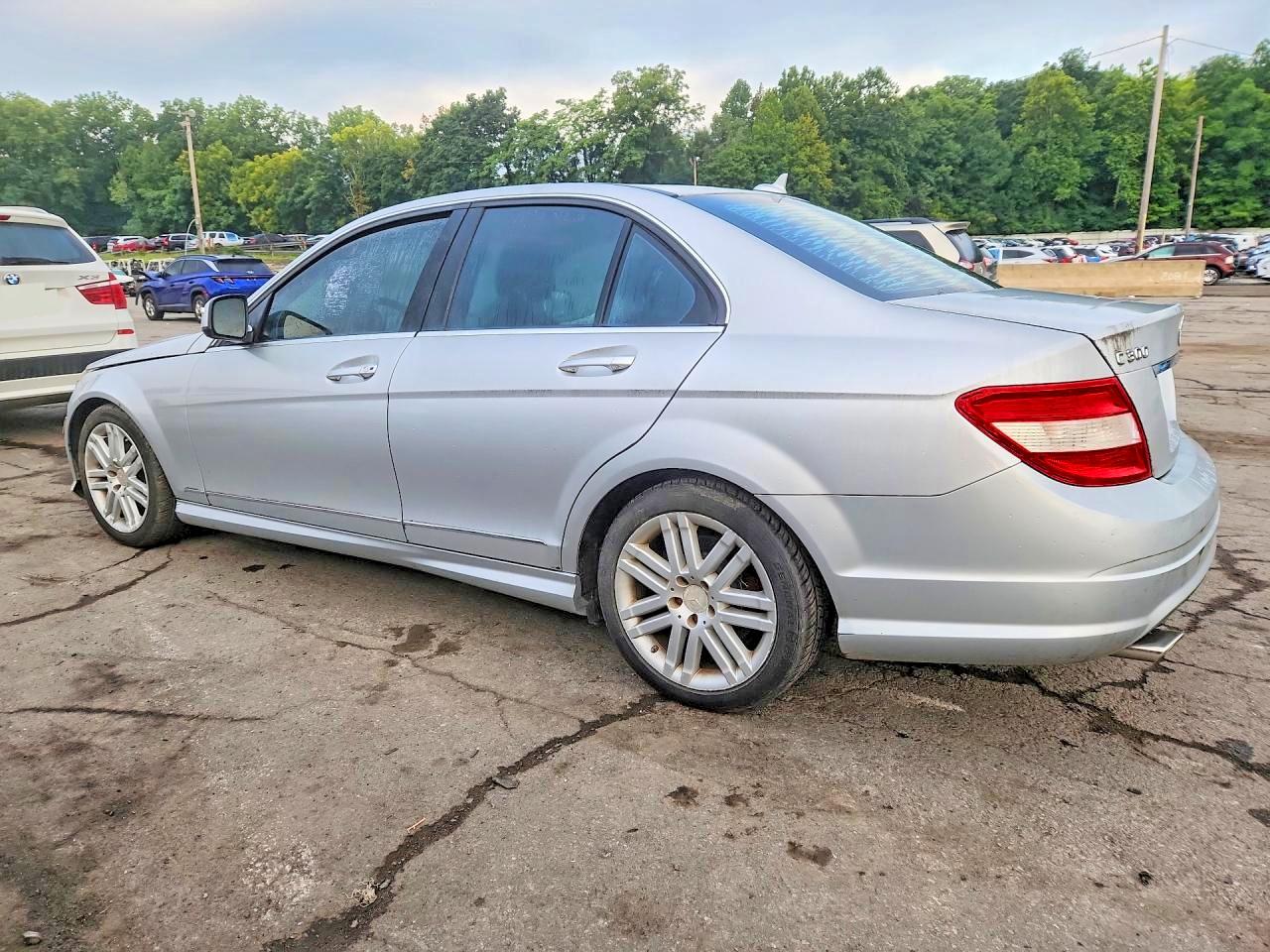 2009 Mercedes-benz C 300 4matic Silver vin: WDDGF81X89F226133