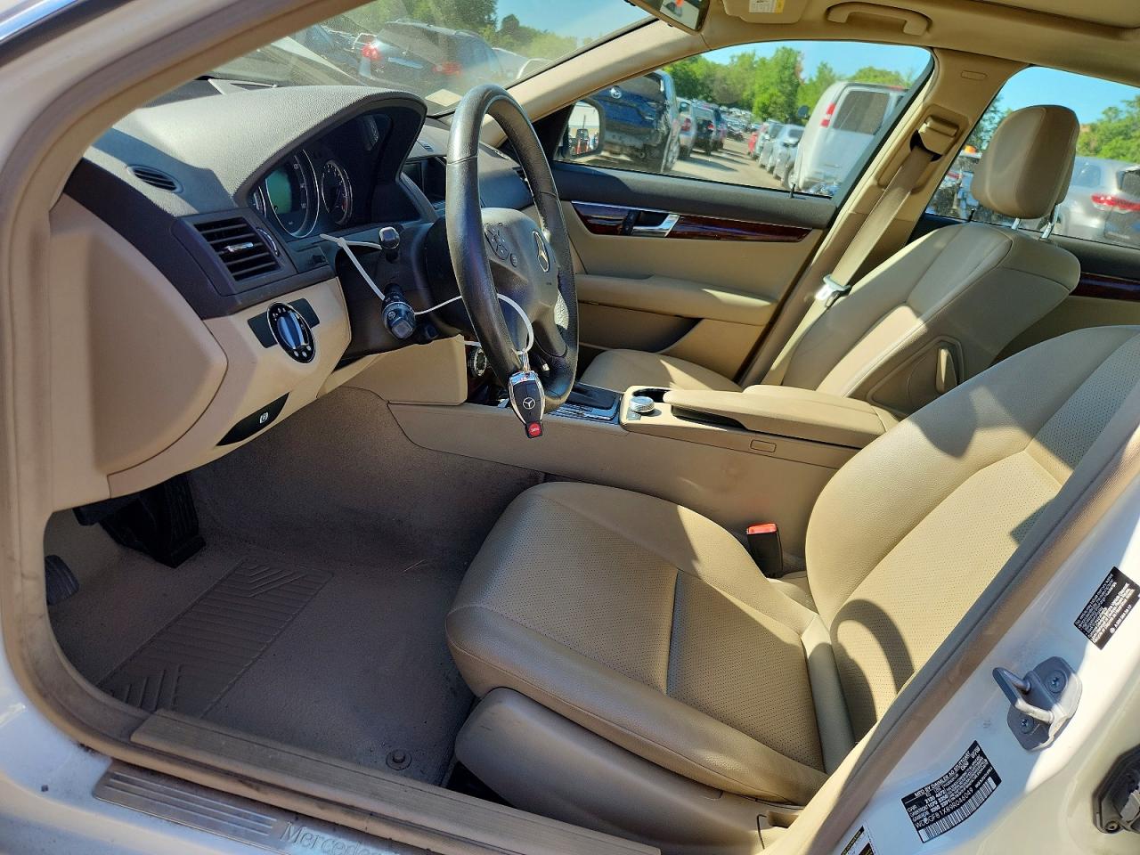 2009 Mercedes-benz C 300 4matic White vin: WDDGF81X89R046049