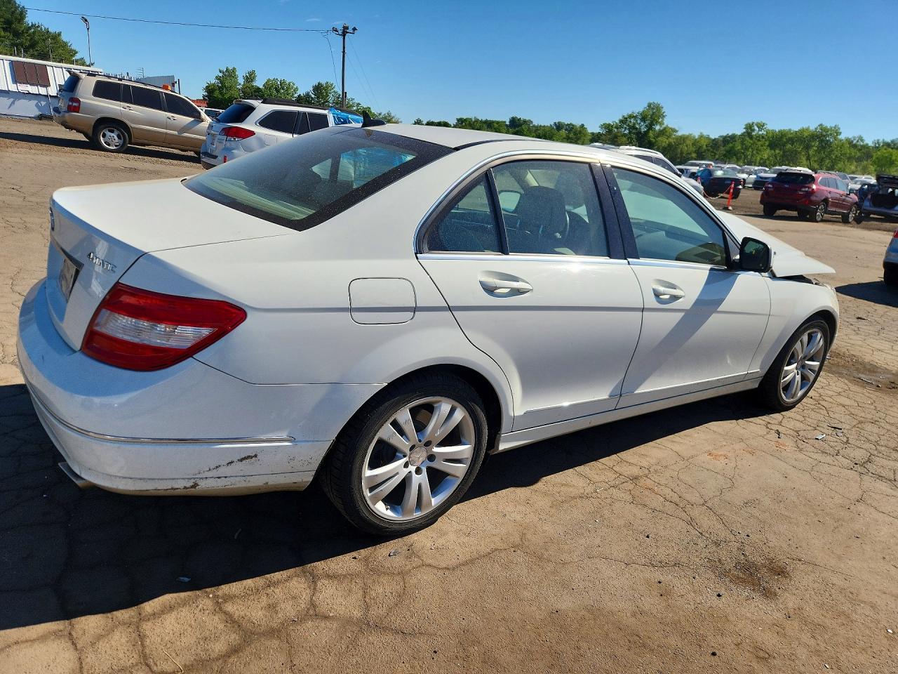 2009 Mercedes-benz C 300 4matic White vin: WDDGF81X89R046049