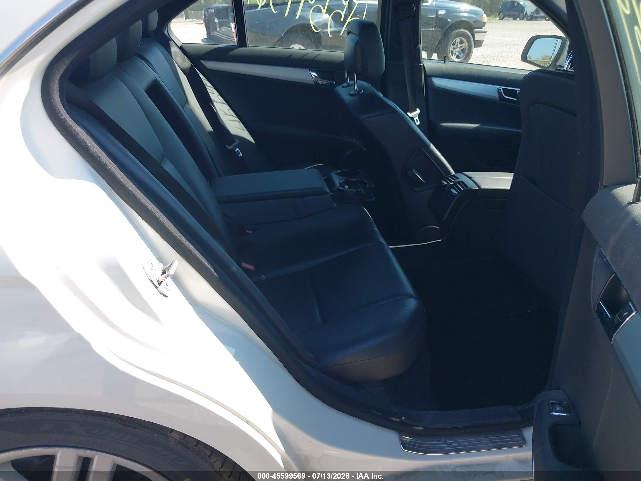 2009 Mercedes-benz C 300 Luxury 4matic/sport 4matic Белый vin: WDDGF81X89R055818