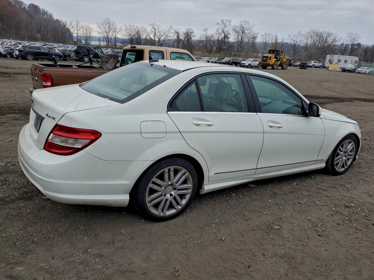 2009 Mercedes-benz C 300 4matic White vin: WDDGF81X89R067662
