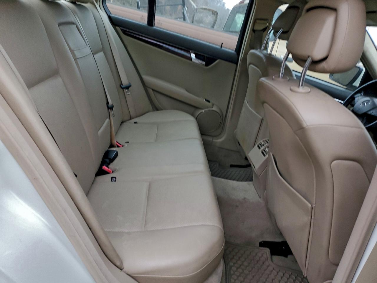 2009 Mercedes-benz C 300 4matic White vin: WDDGF81X89R067662
