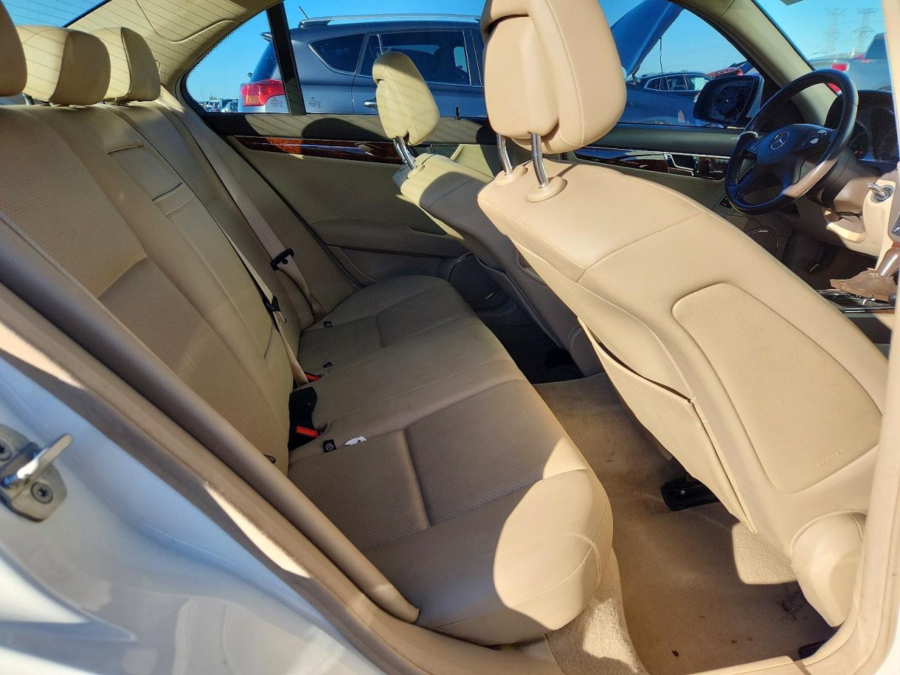 2009 Mercedes-benz C 300 4matic White vin: WDDGF81X89R069220