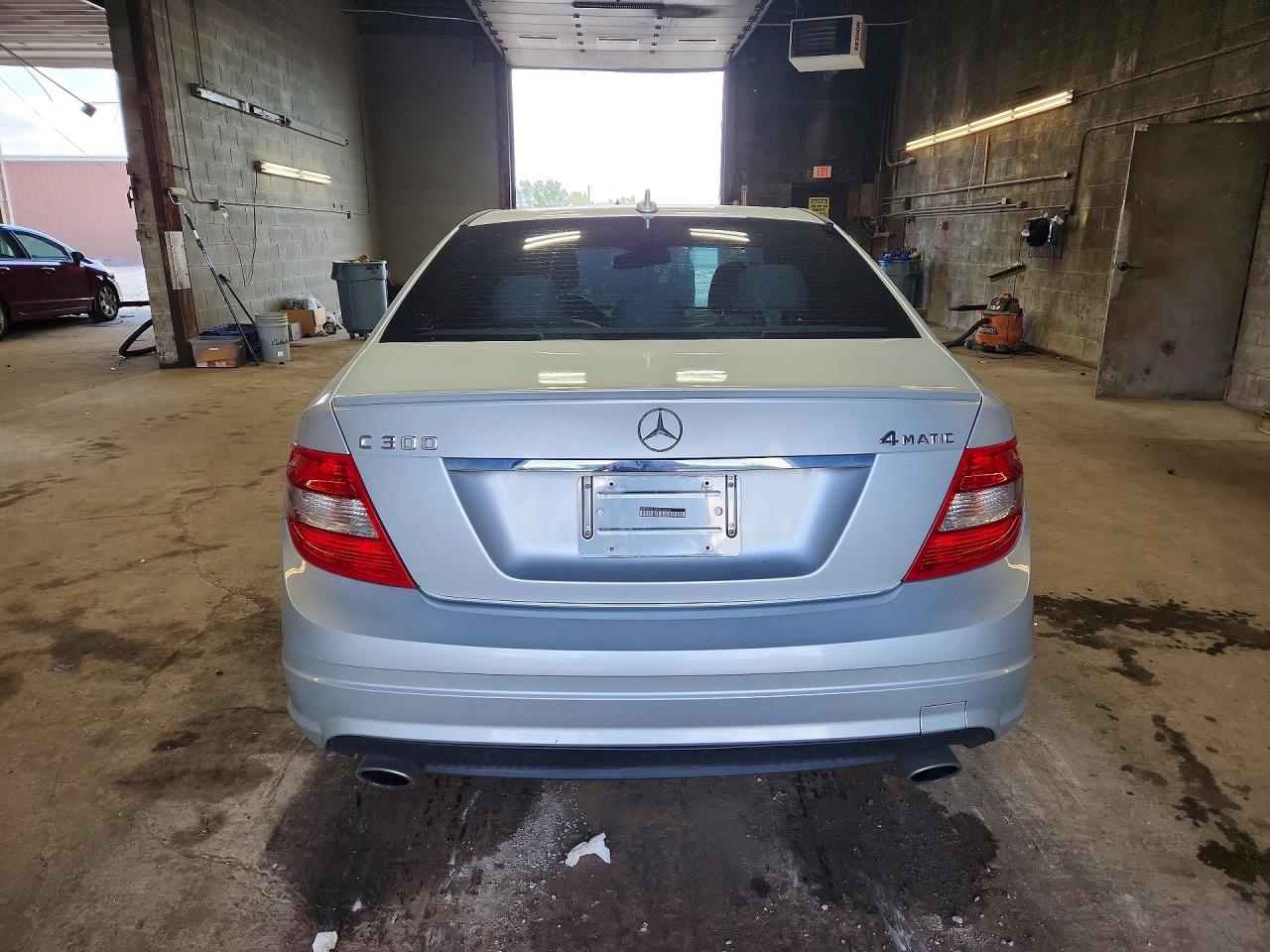 2009 Mercedes-benz C 300 4matic Silver vin: WDDGF81X89R079214