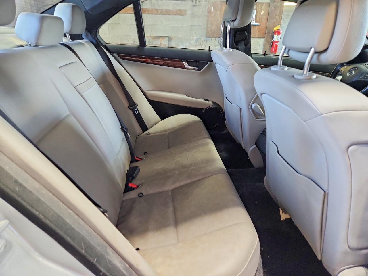 2009 Mercedes-benz C 300 4matic Silver vin: WDDGF81X89R079214