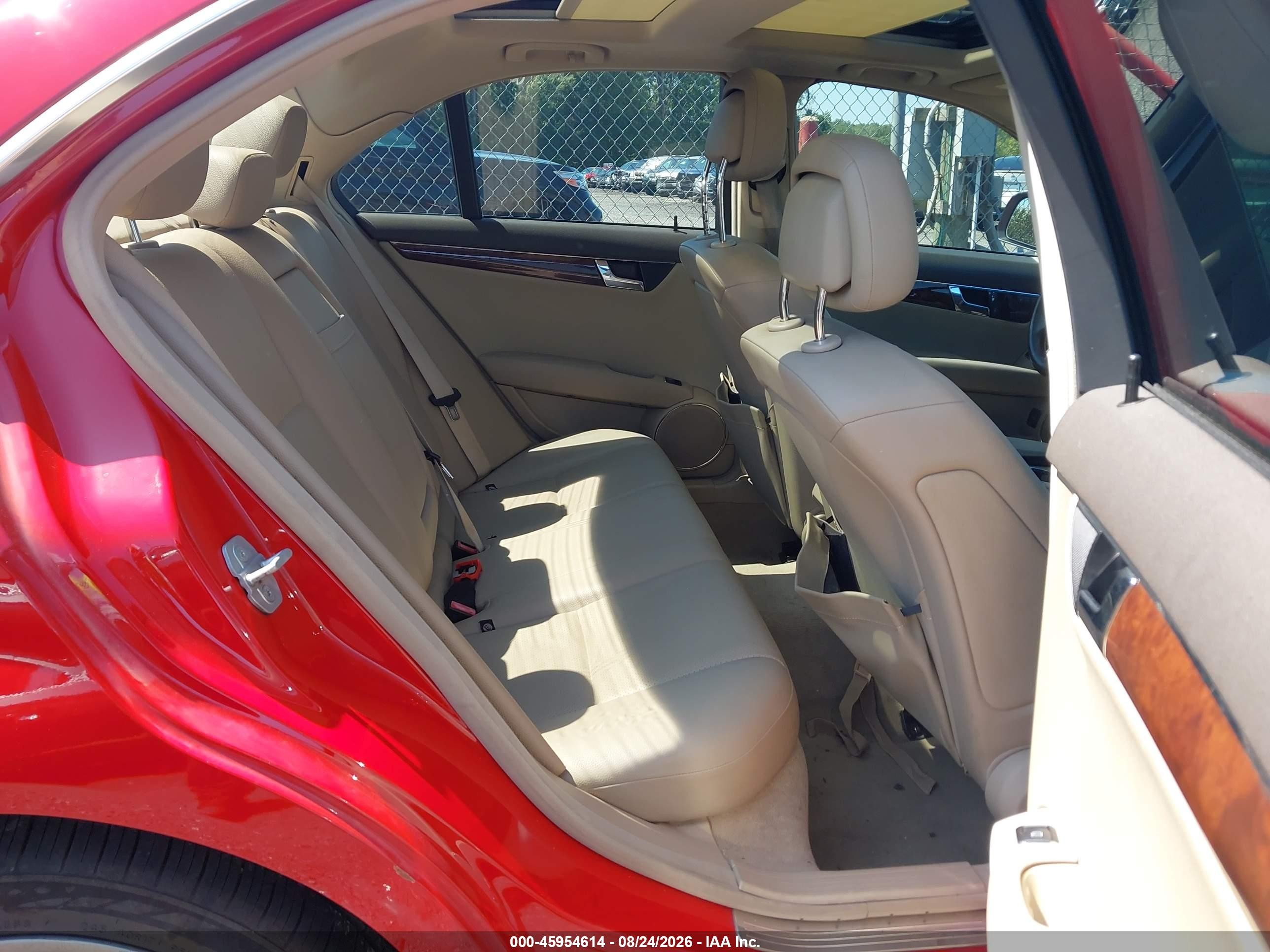 2009 Mercedes-benz C 300 Luxury 4matic/sport 4matic Red vin: WDDGF81X89R079472