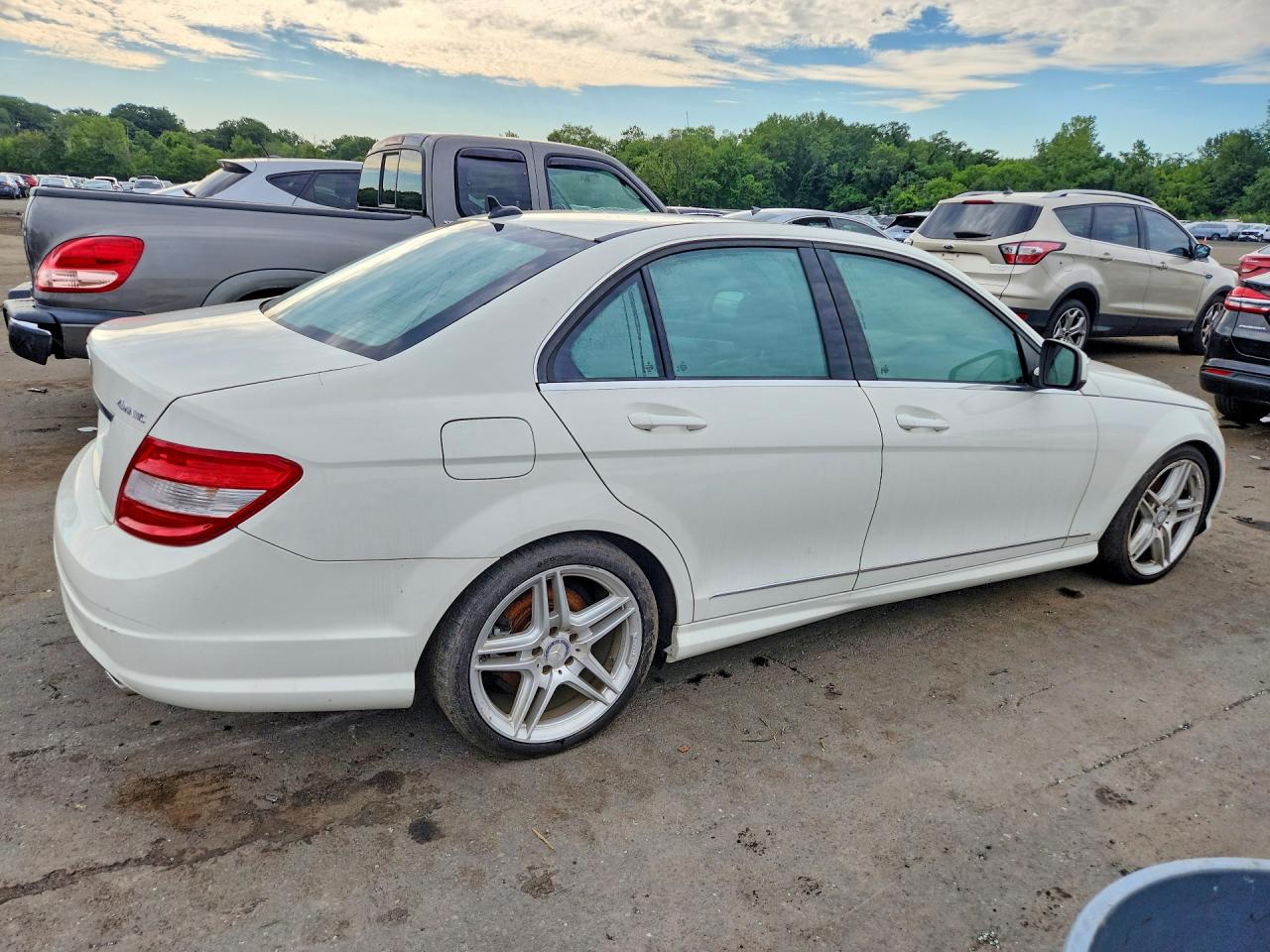 2008 Mercedes-benz C 300 4matic White vin: WDDGF81X98F103486