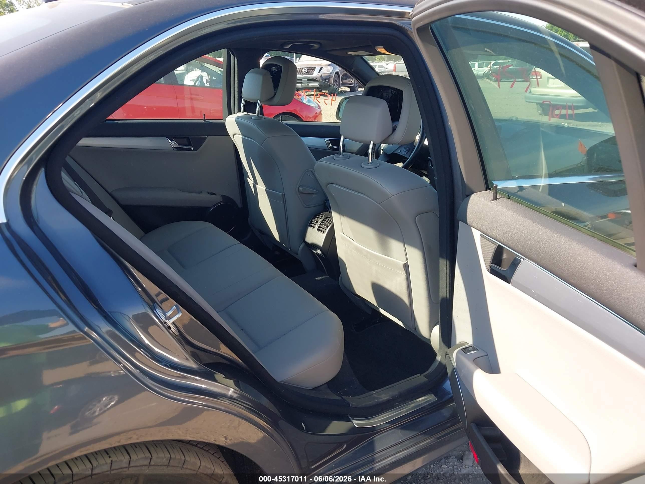 2008 Mercedes-benz C 300 Luxury 4matic/sport 4matic Серый vin: WDDGF81X98F178351