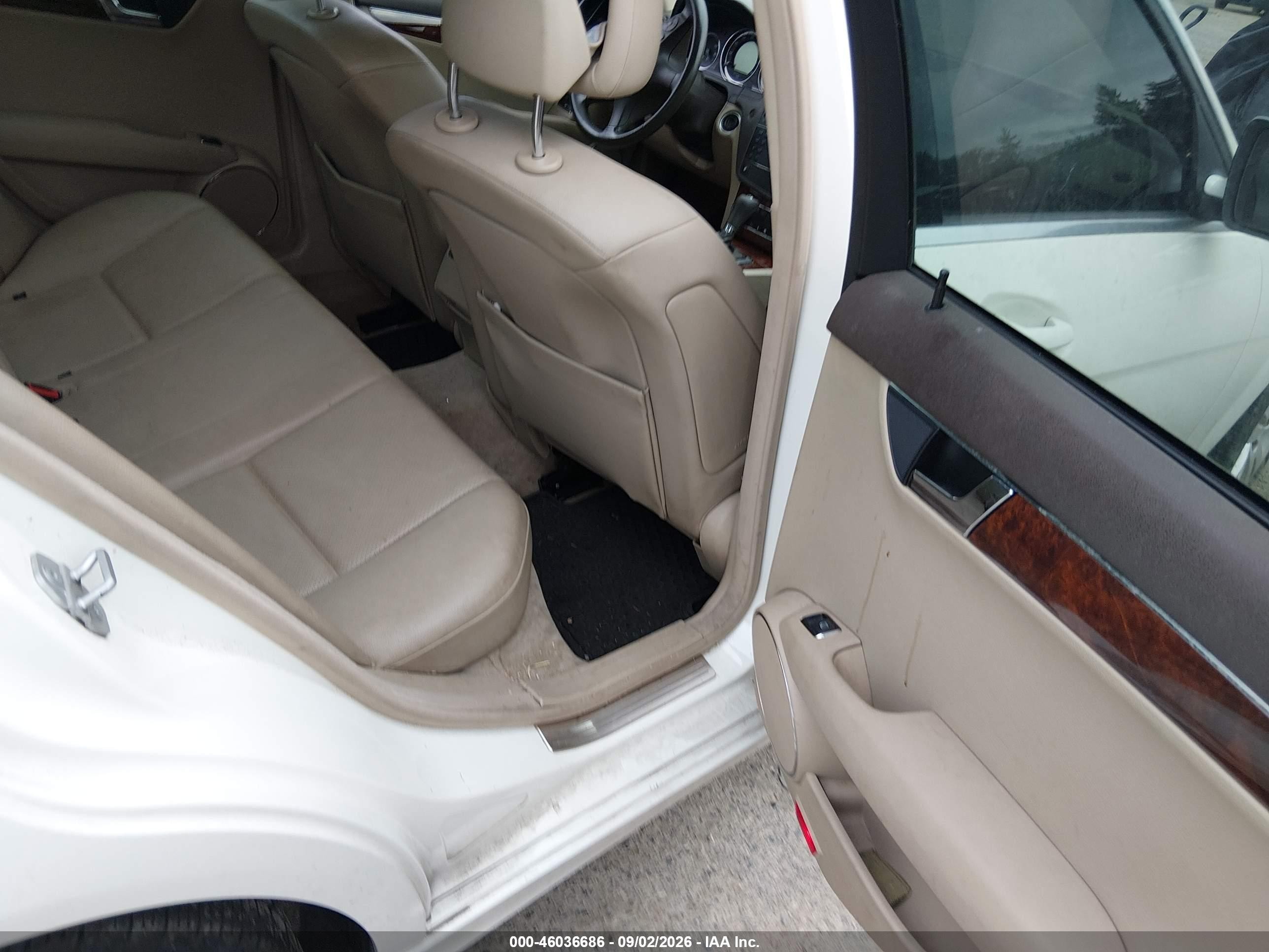 2009 Mercedes-benz C 300 Luxury 4matic White vin: WDDGF81X99F254586