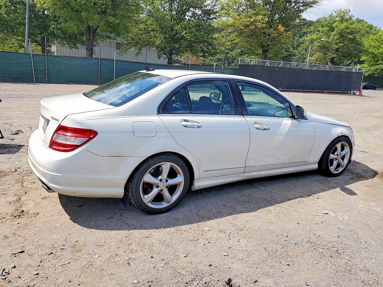 2009 Mercedes-benz C 300 4matic Белый vin: WDDGF81X99R056685