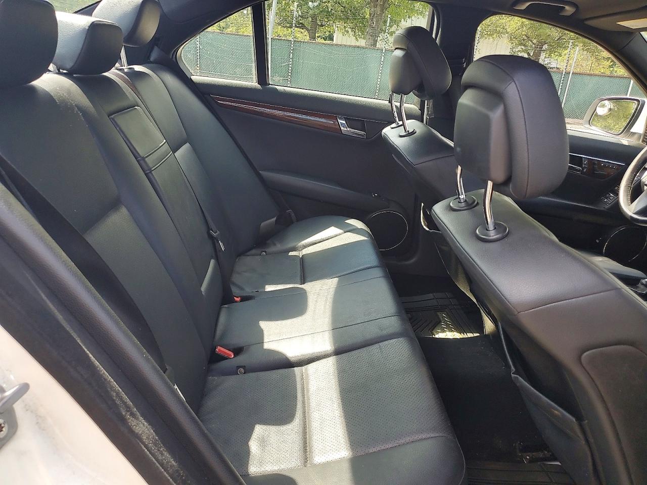2009 Mercedes-benz C 300 4matic Белый vin: WDDGF81X99R056685