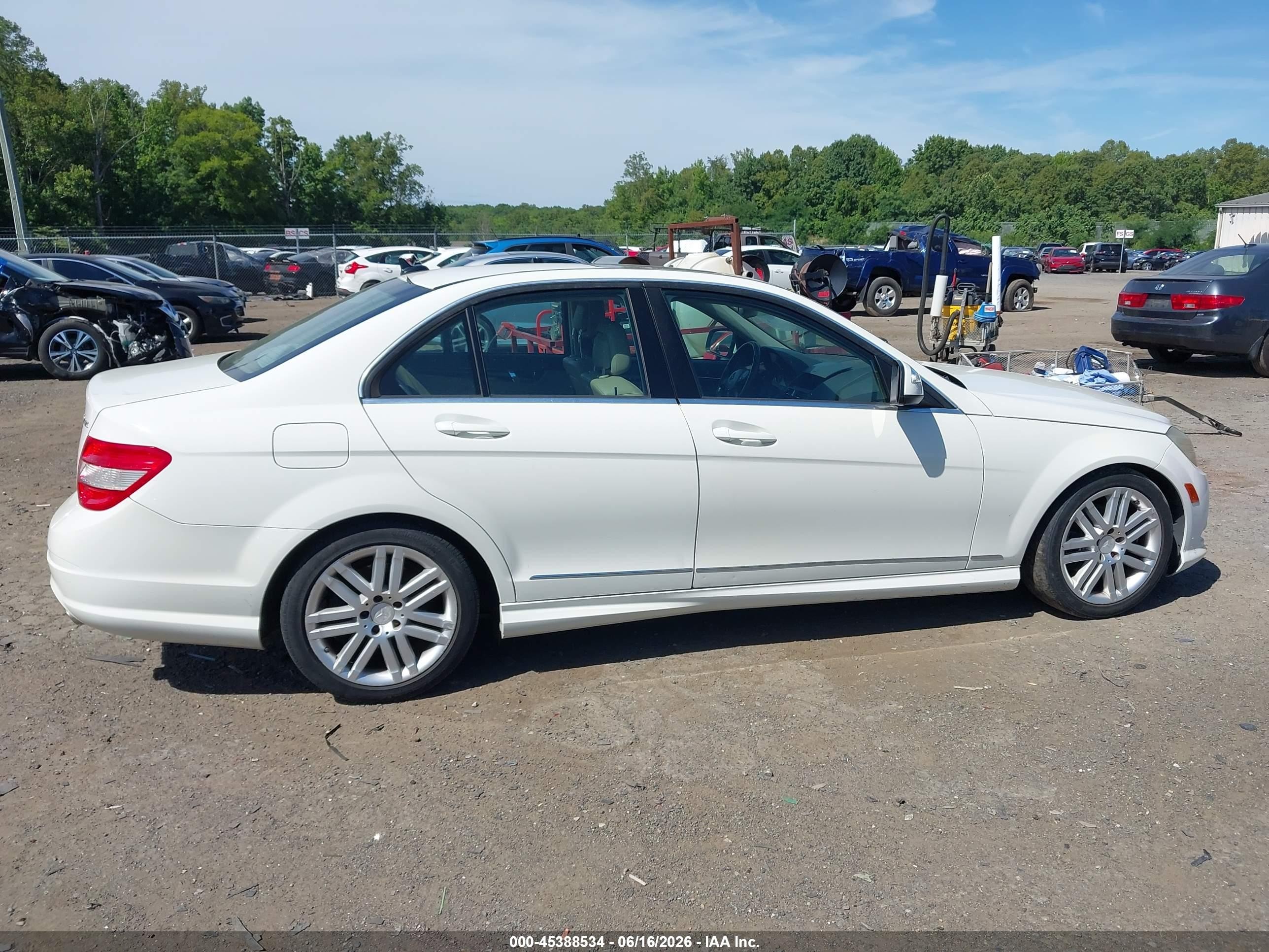 2009 Mercedes-benz C 300 Luxury 4matic/sport 4matic White vin: WDDGF81X99R074541