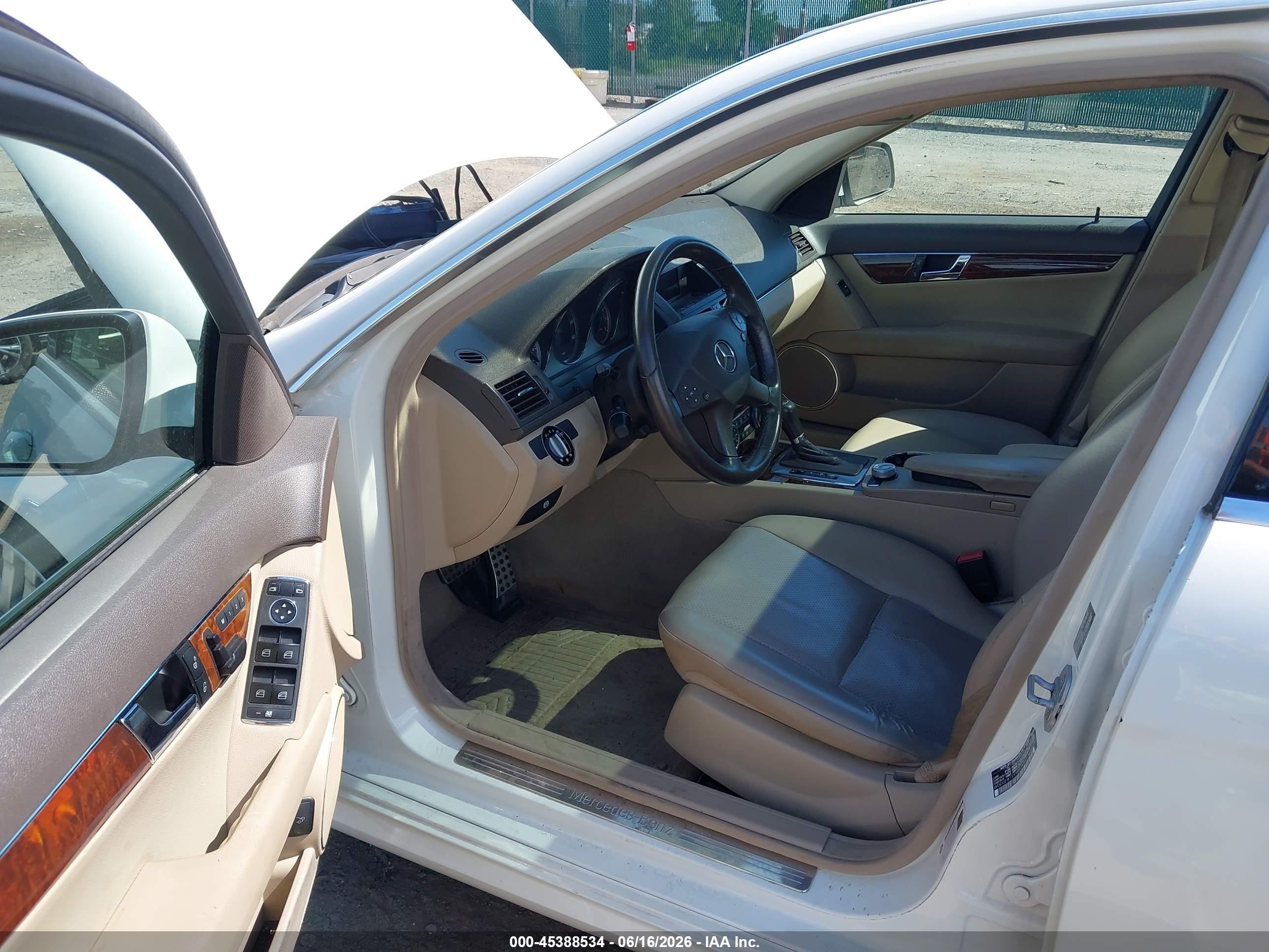 2009 Mercedes-benz C 300 Luxury 4matic/sport 4matic White vin: WDDGF81X99R074541