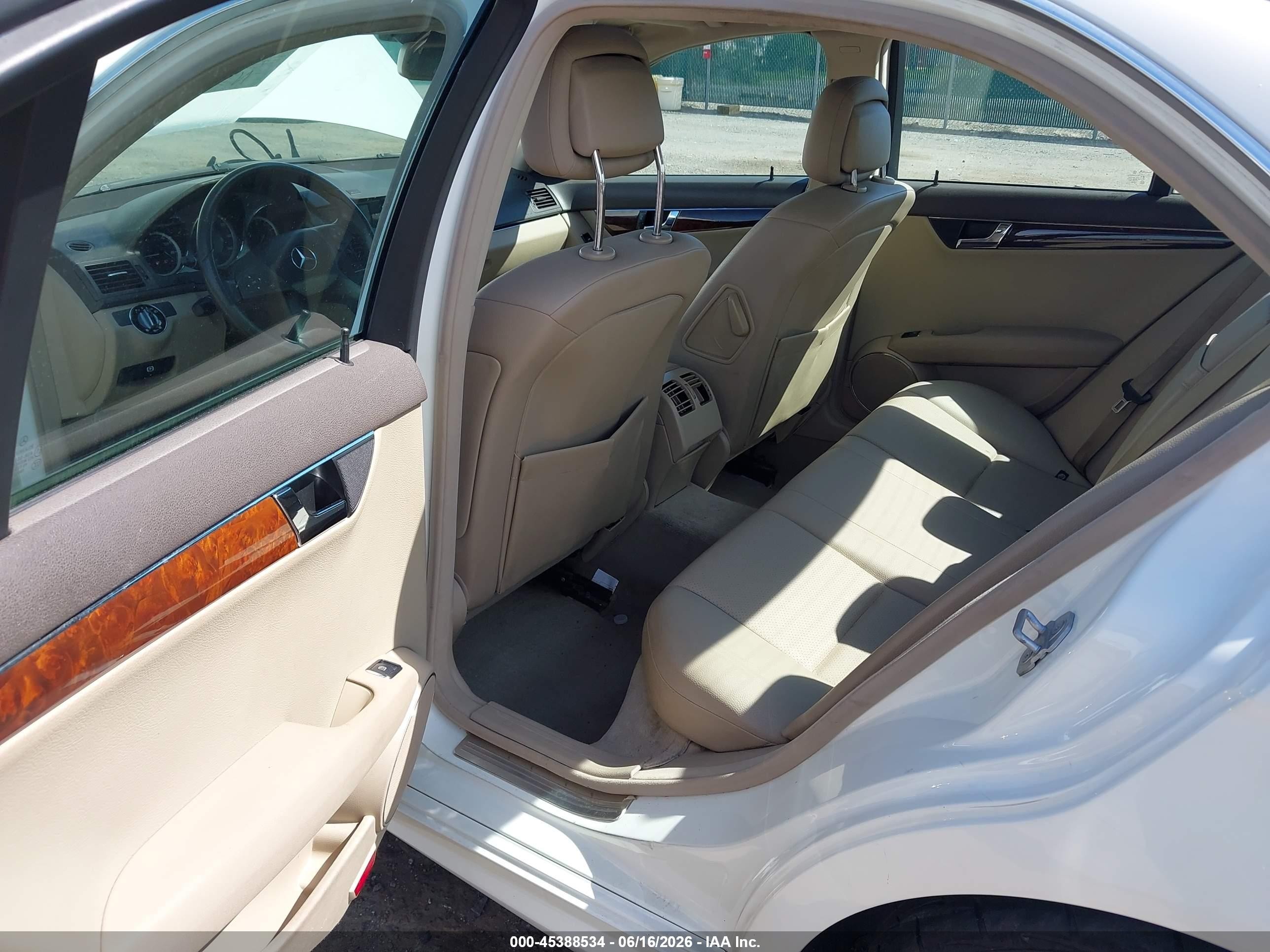 2009 Mercedes-benz C 300 Luxury 4matic/sport 4matic White vin: WDDGF81X99R074541